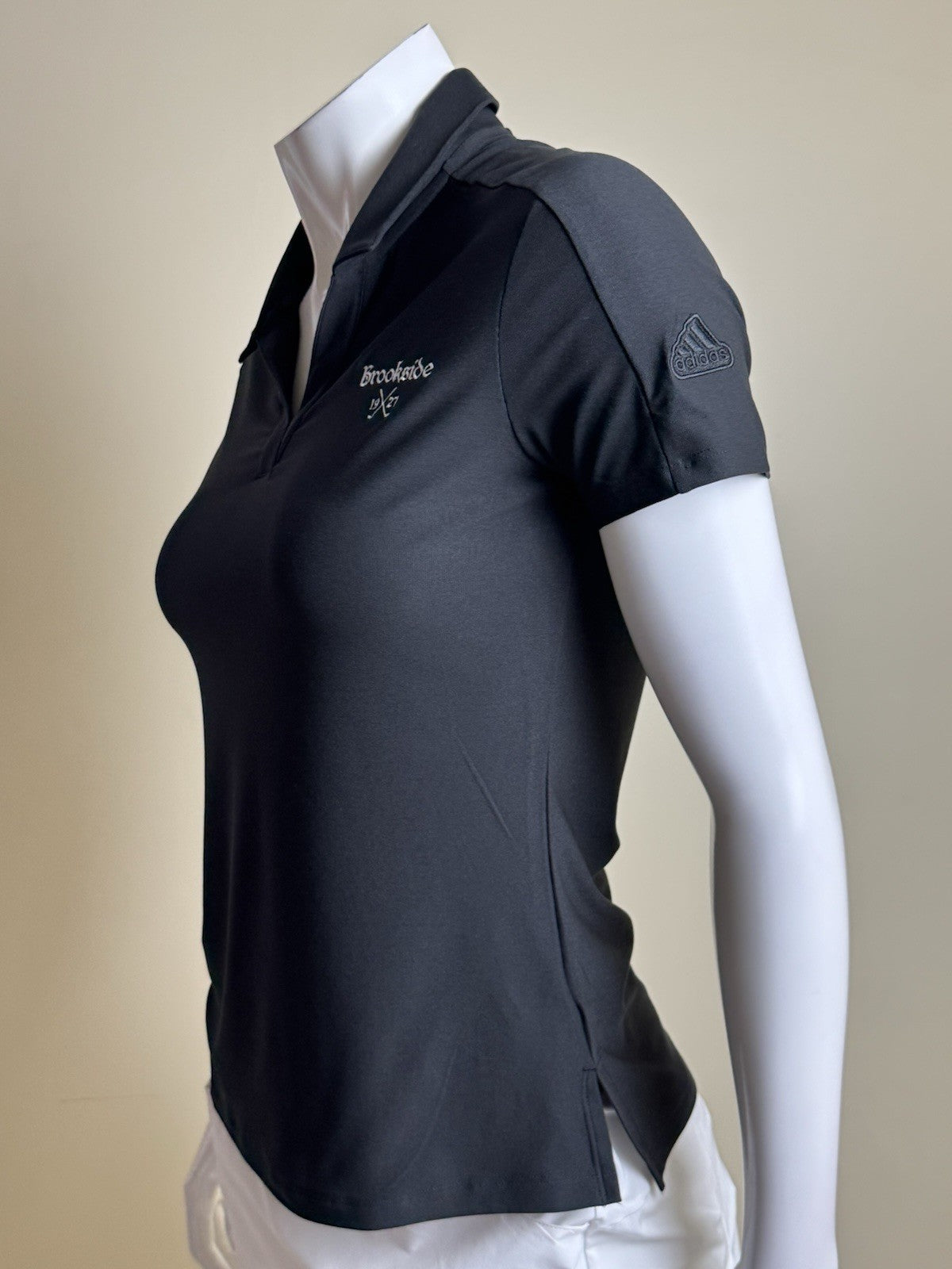 $65 Adidas Women’s Golf Shirt Sz XS    (B.182)