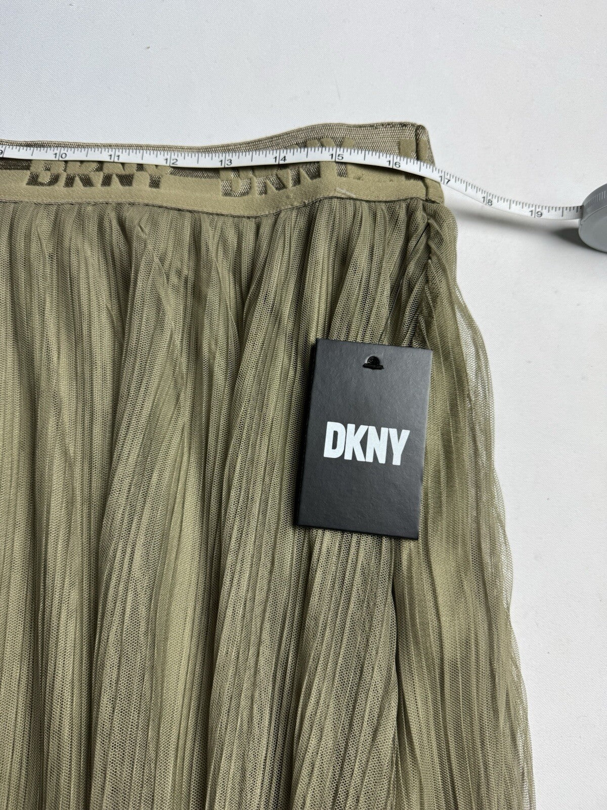 $109 DKNY Women's Pleaded Skirt Sz L.  (B.139)