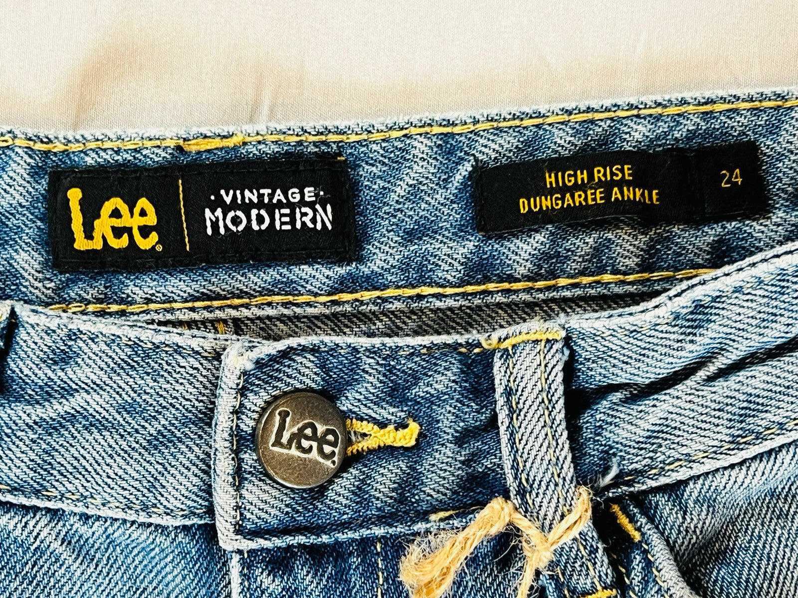 LEE Women’s Vintage Modern High Rise Jean Size 24 M