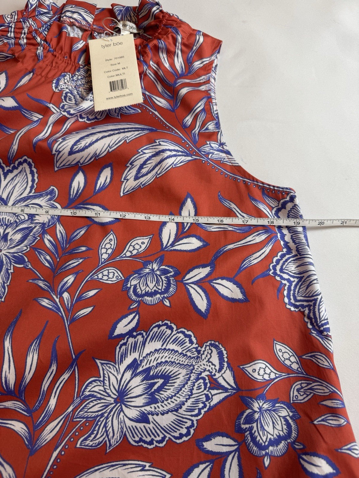 Tyler Boe Women’s Red Floral Dress w/Pockets Size M.     (B.164)