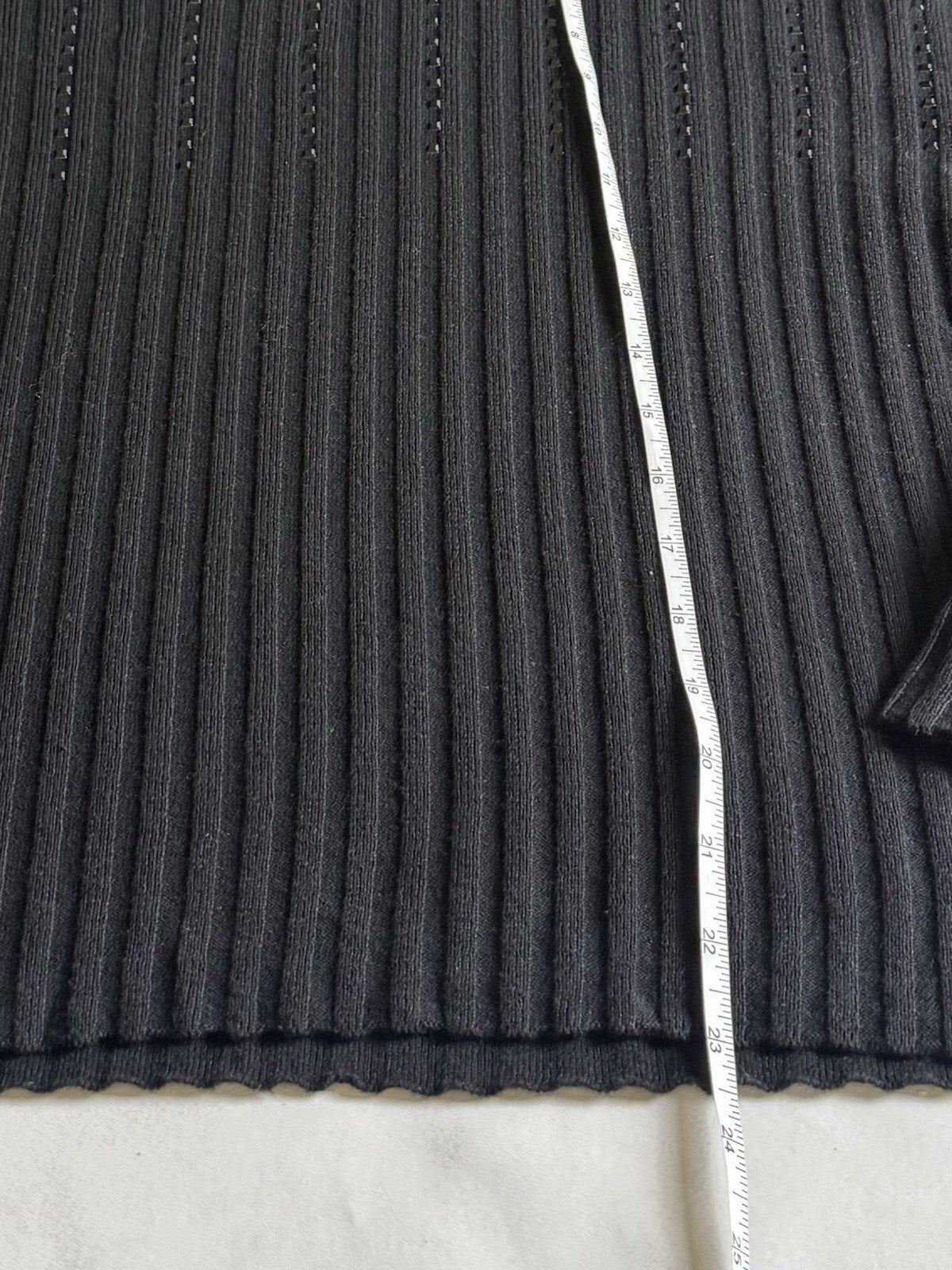 $89 DKNY Women’s Black Rhinestone Sweater Size L.      (B.119)