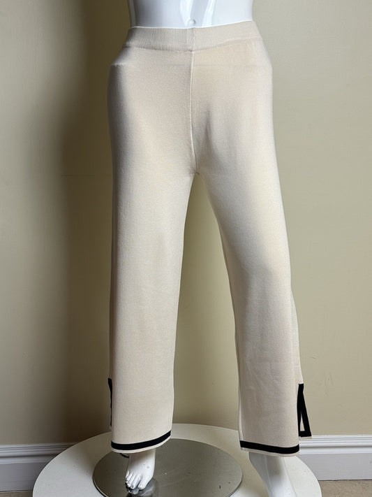 Women’s Beige Pull On Pants Sz XL.  (B.101)