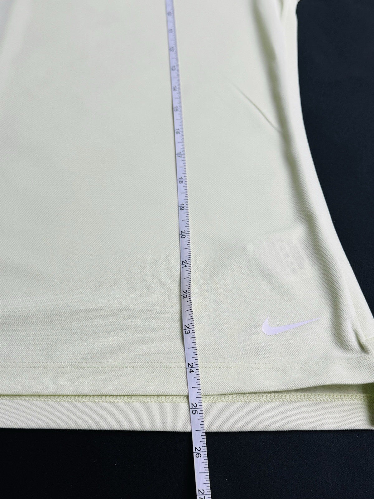 $65 Nike Women’s Golf Shirt Sz L       (B.188)