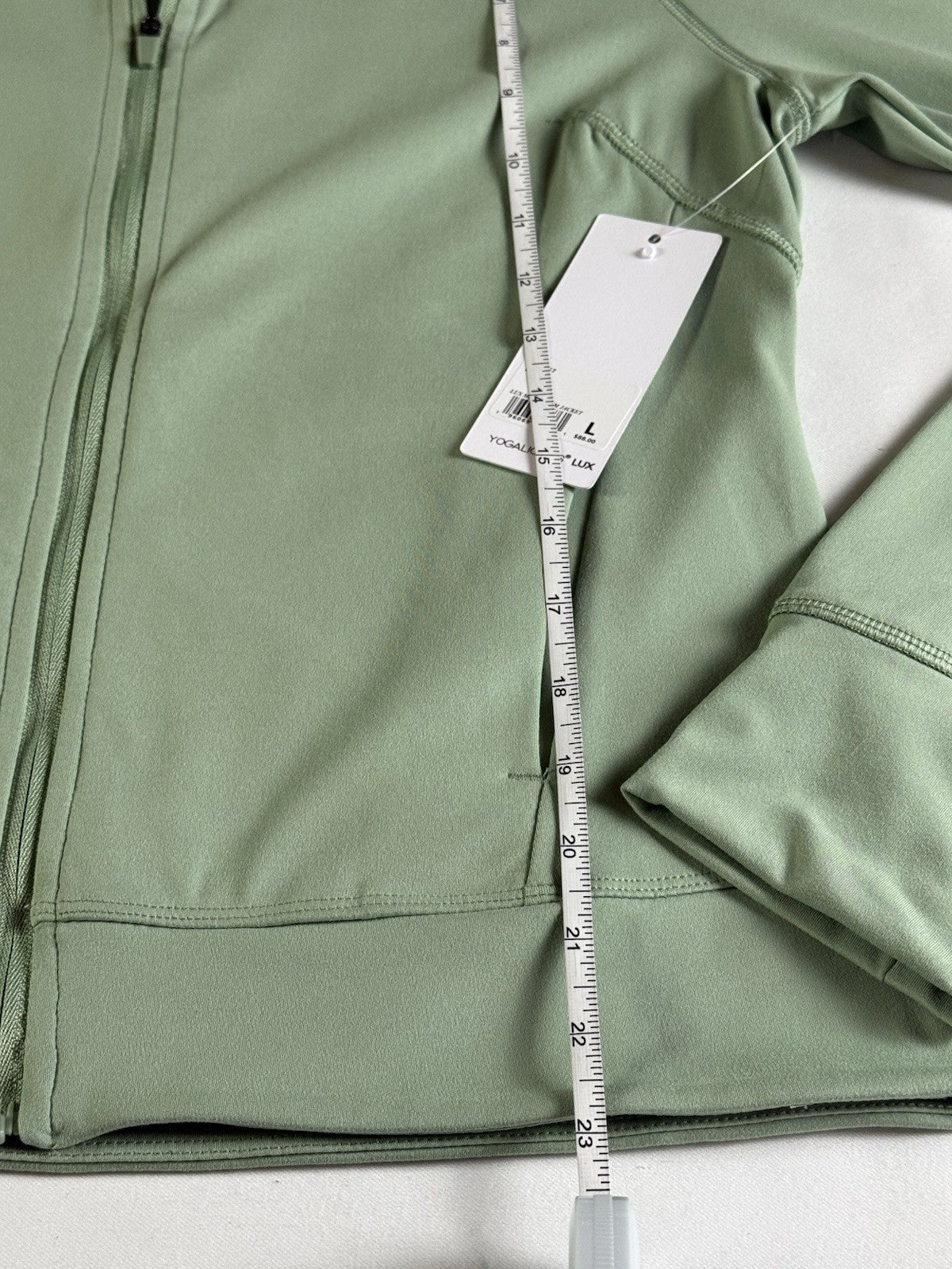 $88 Yogalicious women’s full zip performance jacket  size L. (B.194)