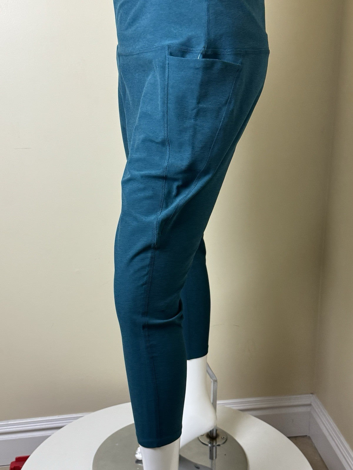 $99 Beyond Yoga Athletic Gym Midi High Waist Leggings Sz 4XL.  (B.159)