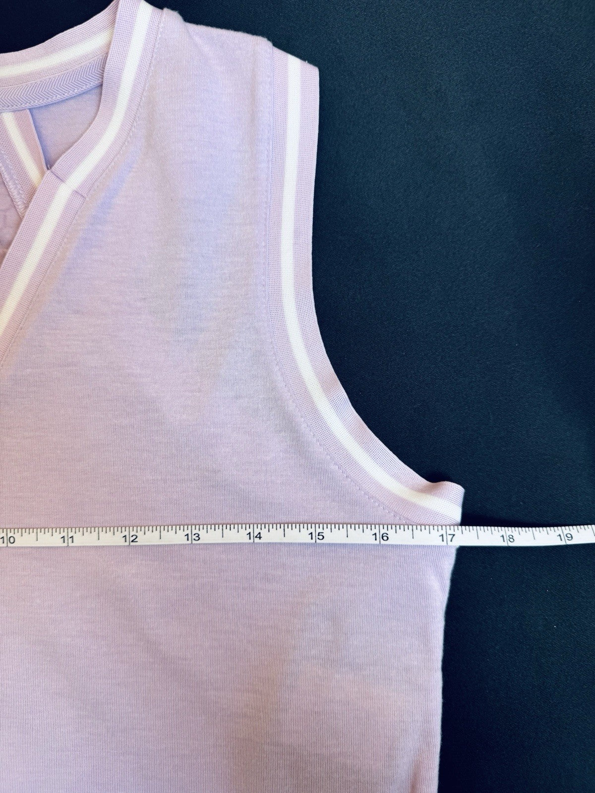 $50 Nike Women’s Top Golf Sleeveless Shirt Sz S.       (B.161)