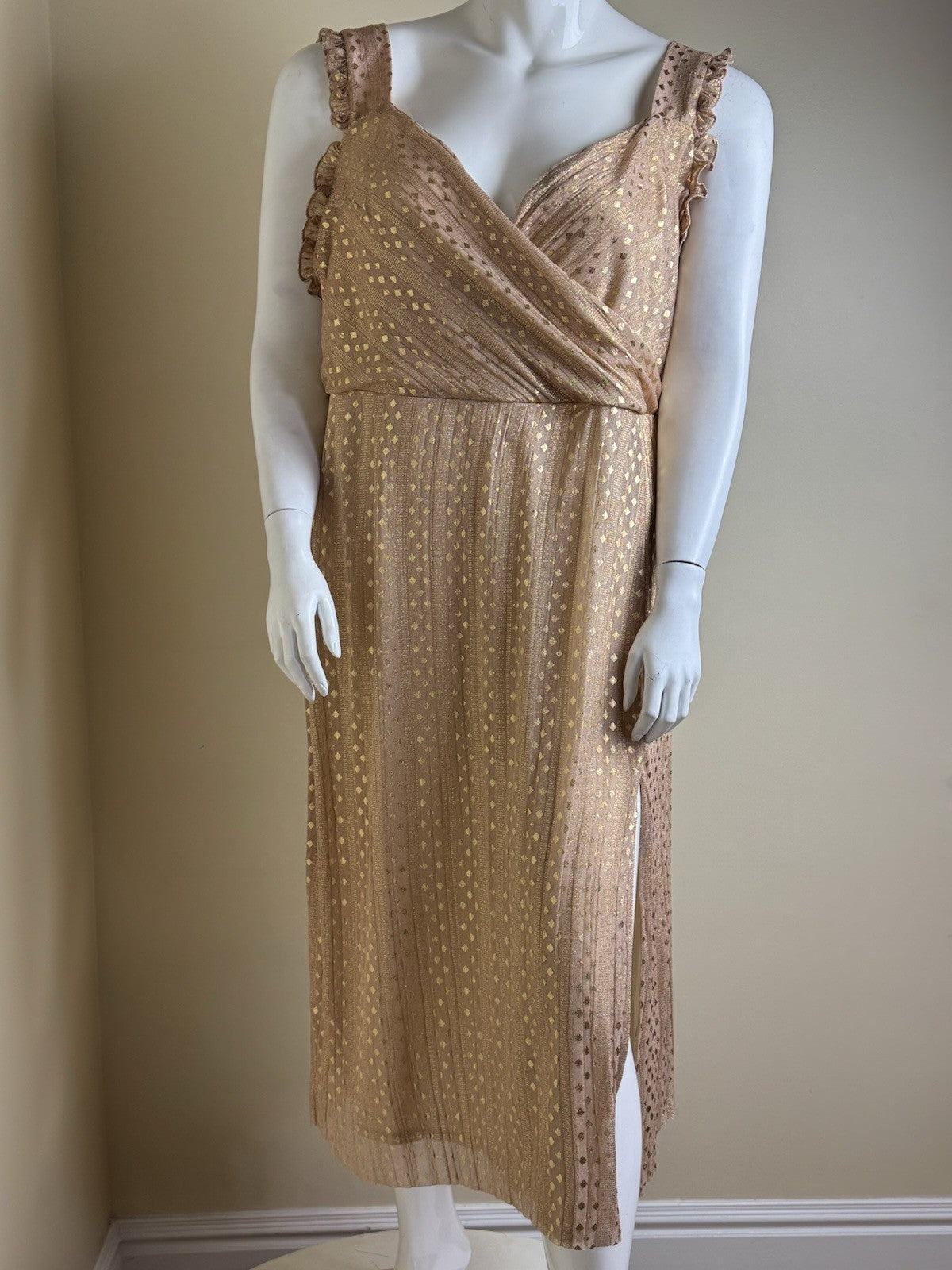 $139 JM Studio Women’s Gold Dress Sz 22W.      (B.177)
