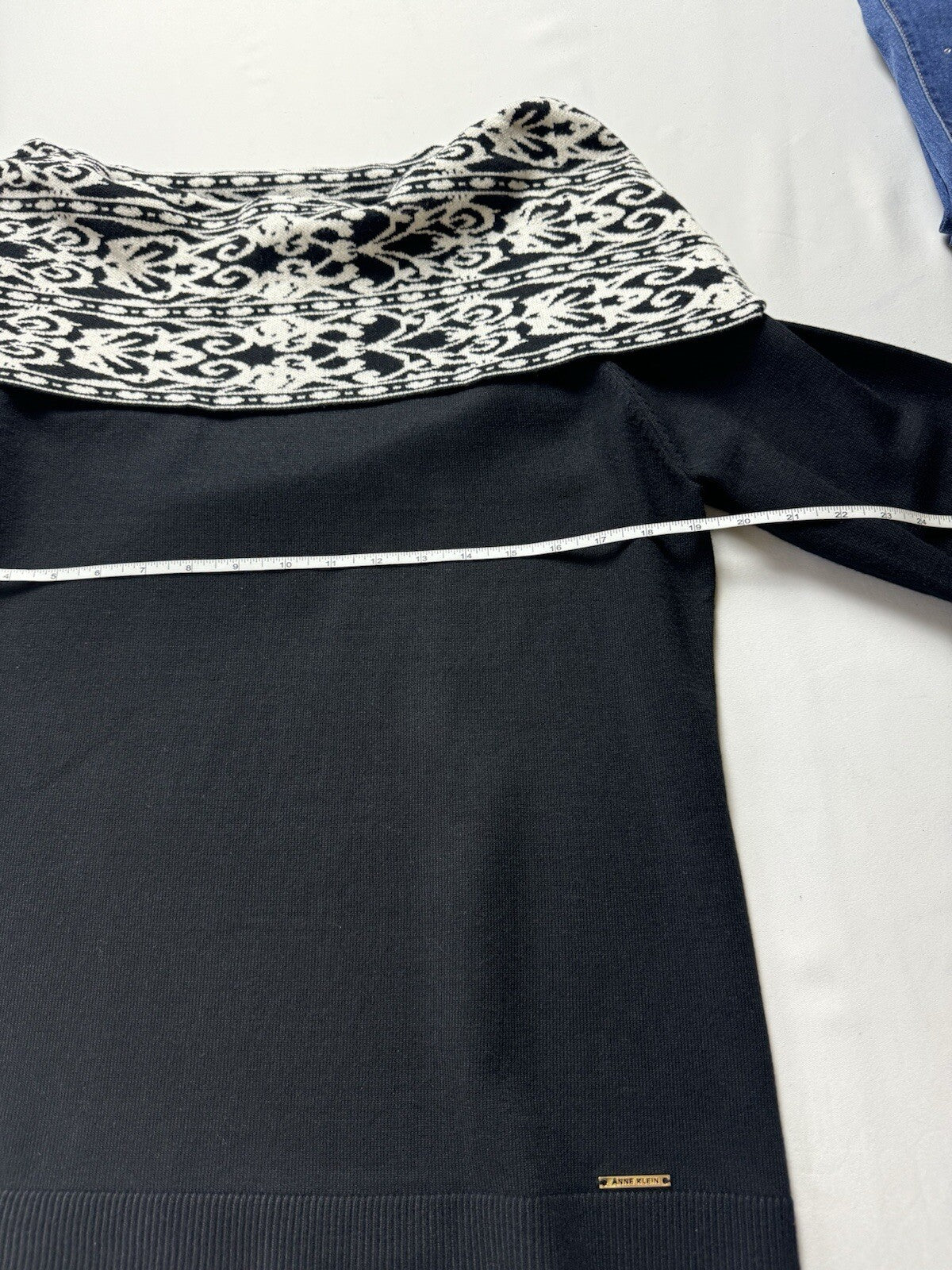 $99 Anne Klein Women's Black and White Off Shoulder Sweater Size L.    (B.116)