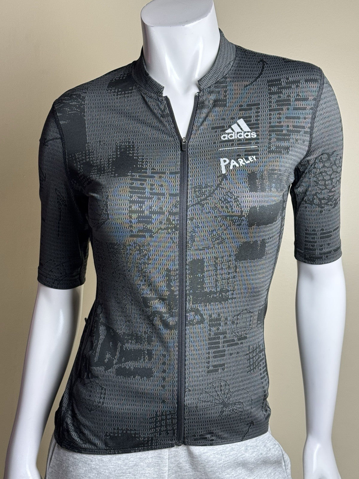 $170 Adidas Women’s Parley Jersey Shirt Sz M    (B.189)
