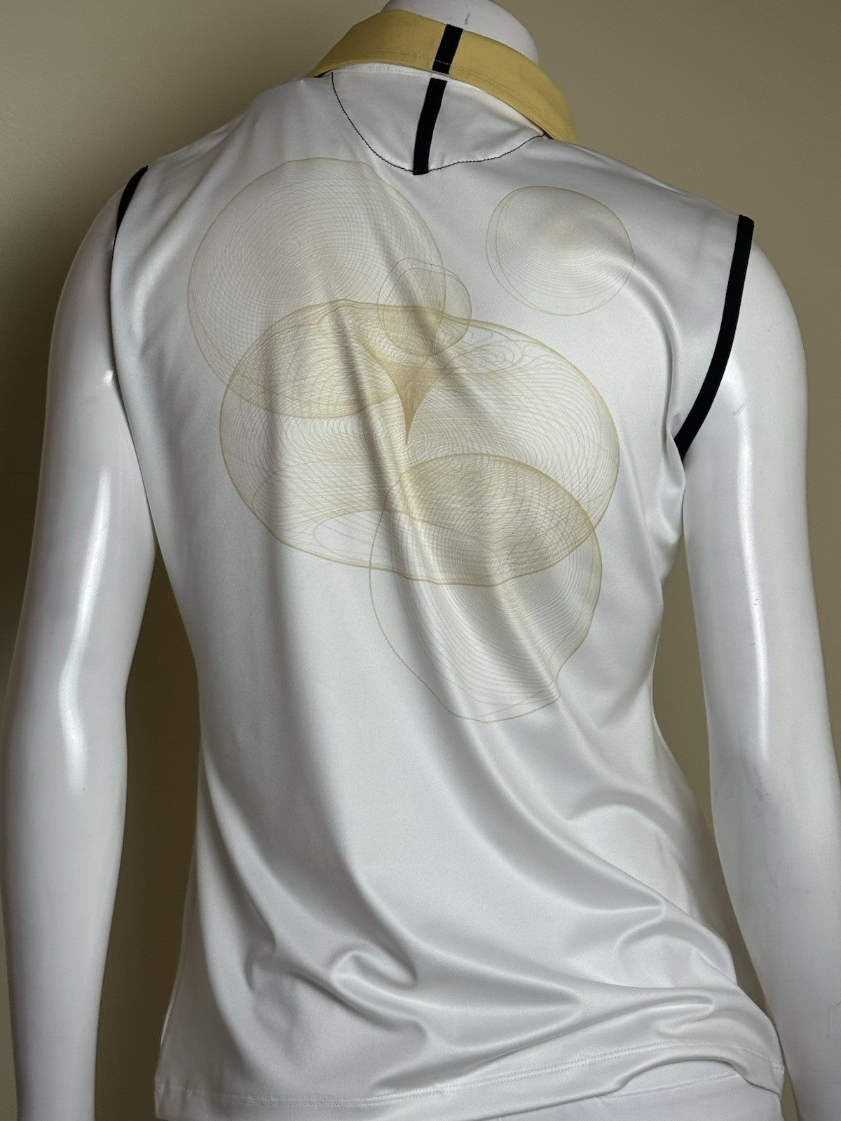 Annika Cutter and Buck Women’s Polo Shirt Size M      (B.172)