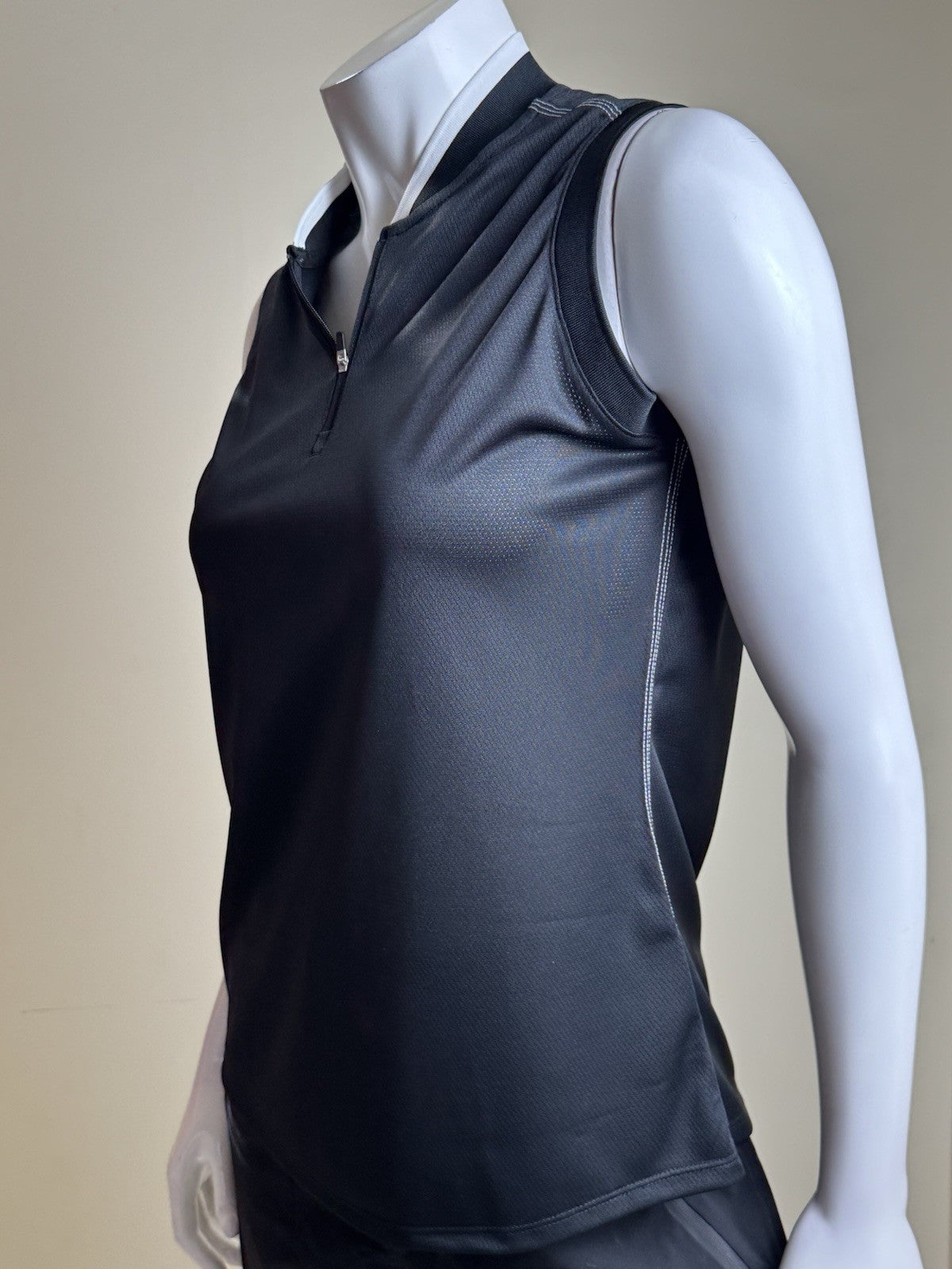 $65 Adidas Women’s Golf Shirt Sz M    (B.184)