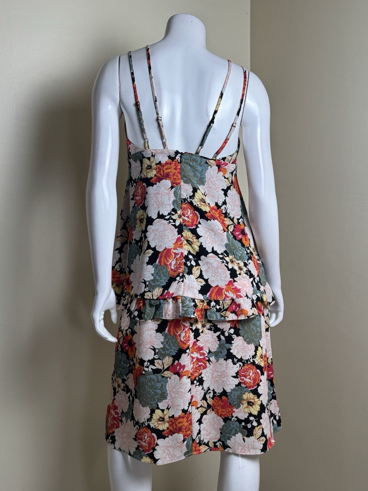Eclair Women’s Ruffle Floral Dress Size M.  (B.176)