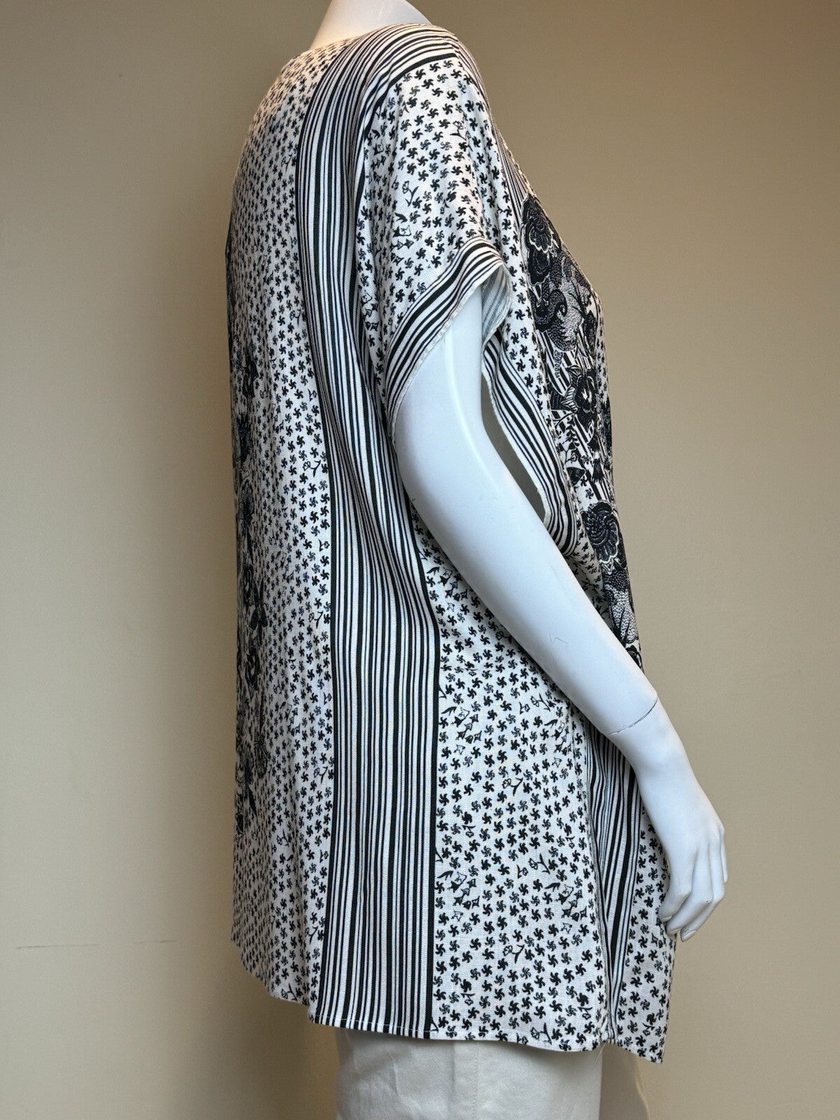 $198 Max Studio Women's Cover Up Kimono Size L. (B.87)