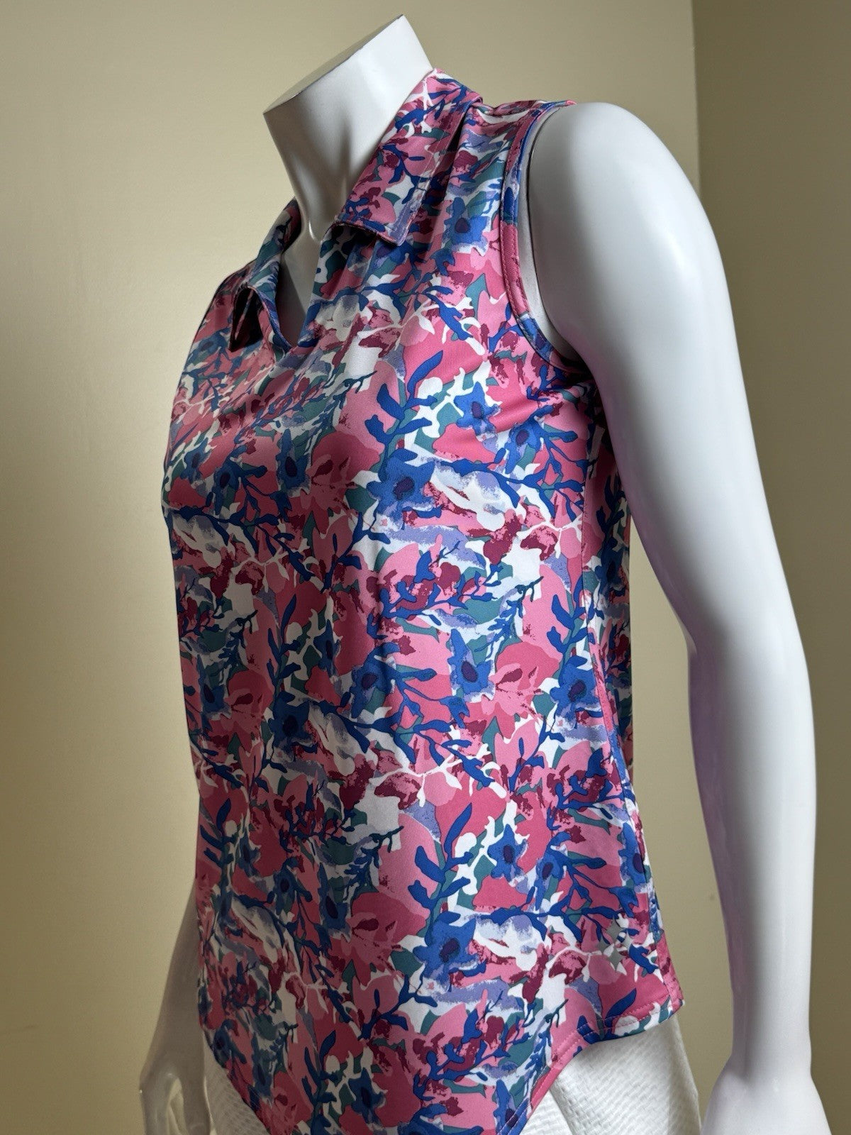 $82 JOFIT Women’s Golf Shirt Size M      (B.175)