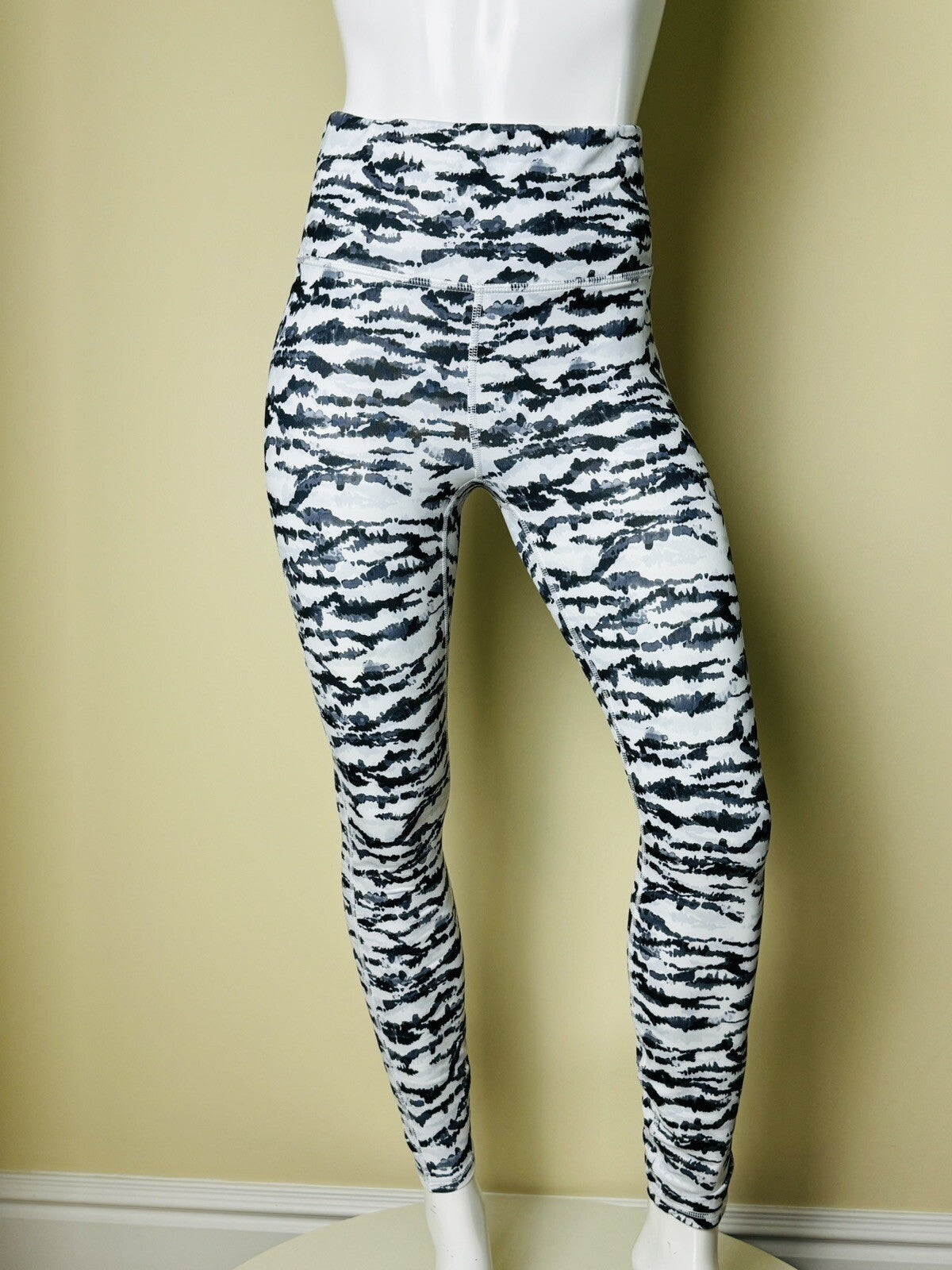 FABLETICS Women’s High Waist Leggings Size S (56)