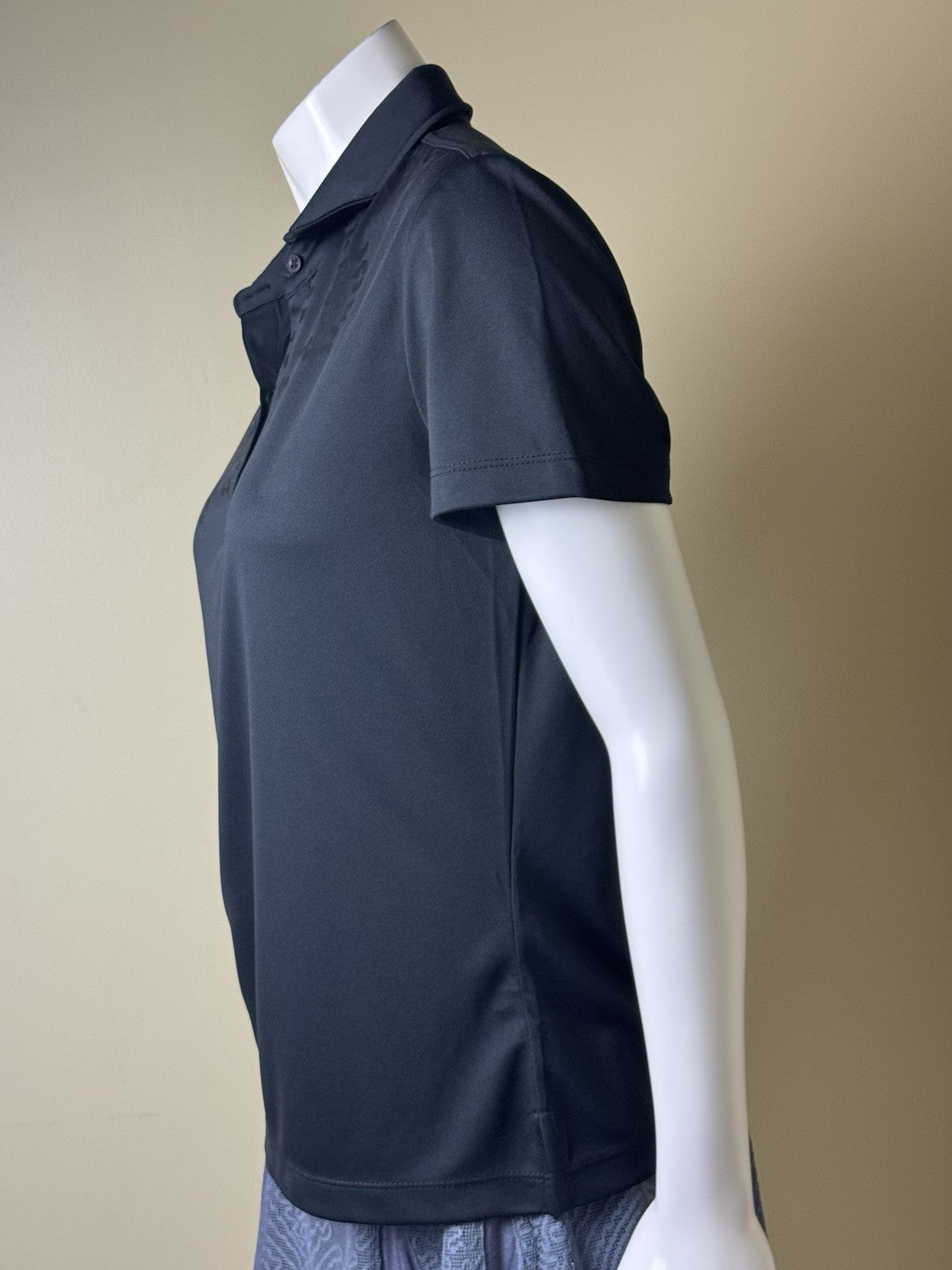 Monterey Women's Golf Shirt Sz M.    (B.164))