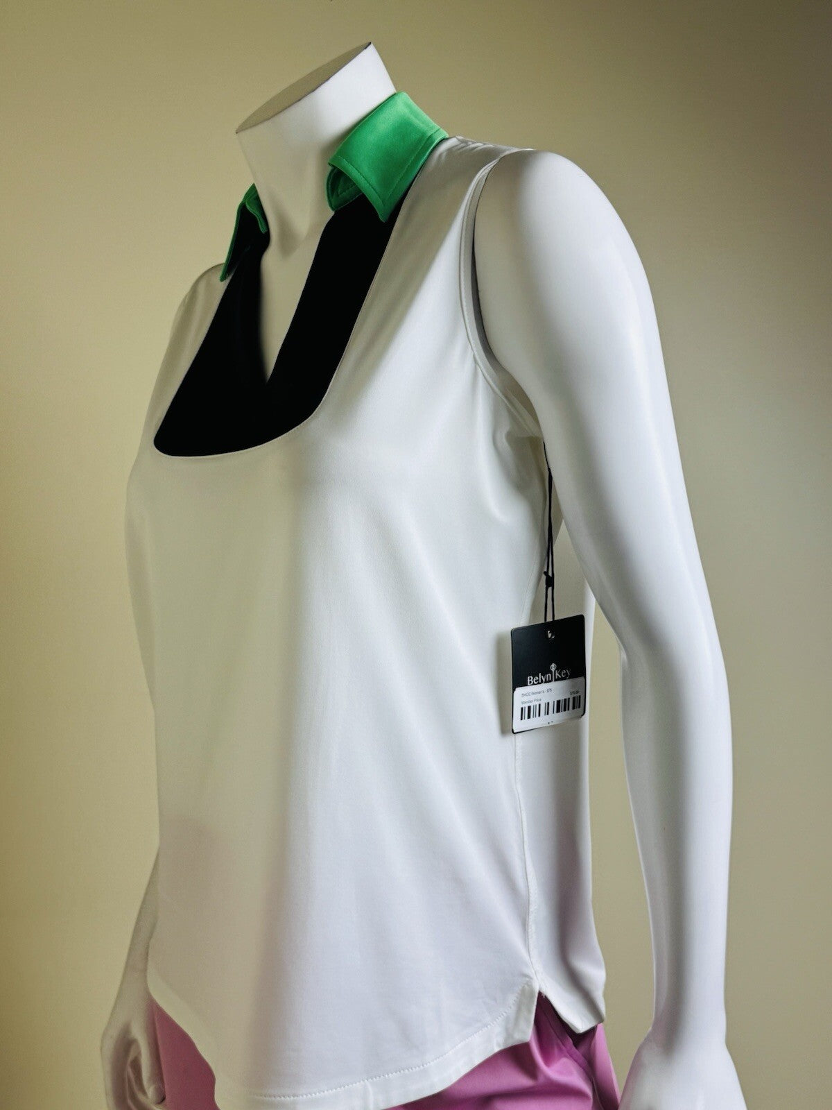 BELYN KEY Women’s Sleeveless Golf Shirt Sz M.    (B.139)