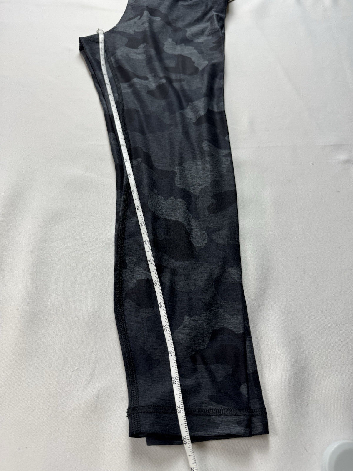 $78 Yogalicious Lux Leggings Hi-Rise Ankle Length Legging Sz L.  (B.156)
