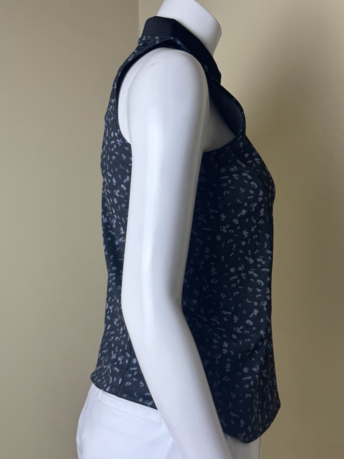 Puma Women’s Golf Shirt Sz S.   (B.161)