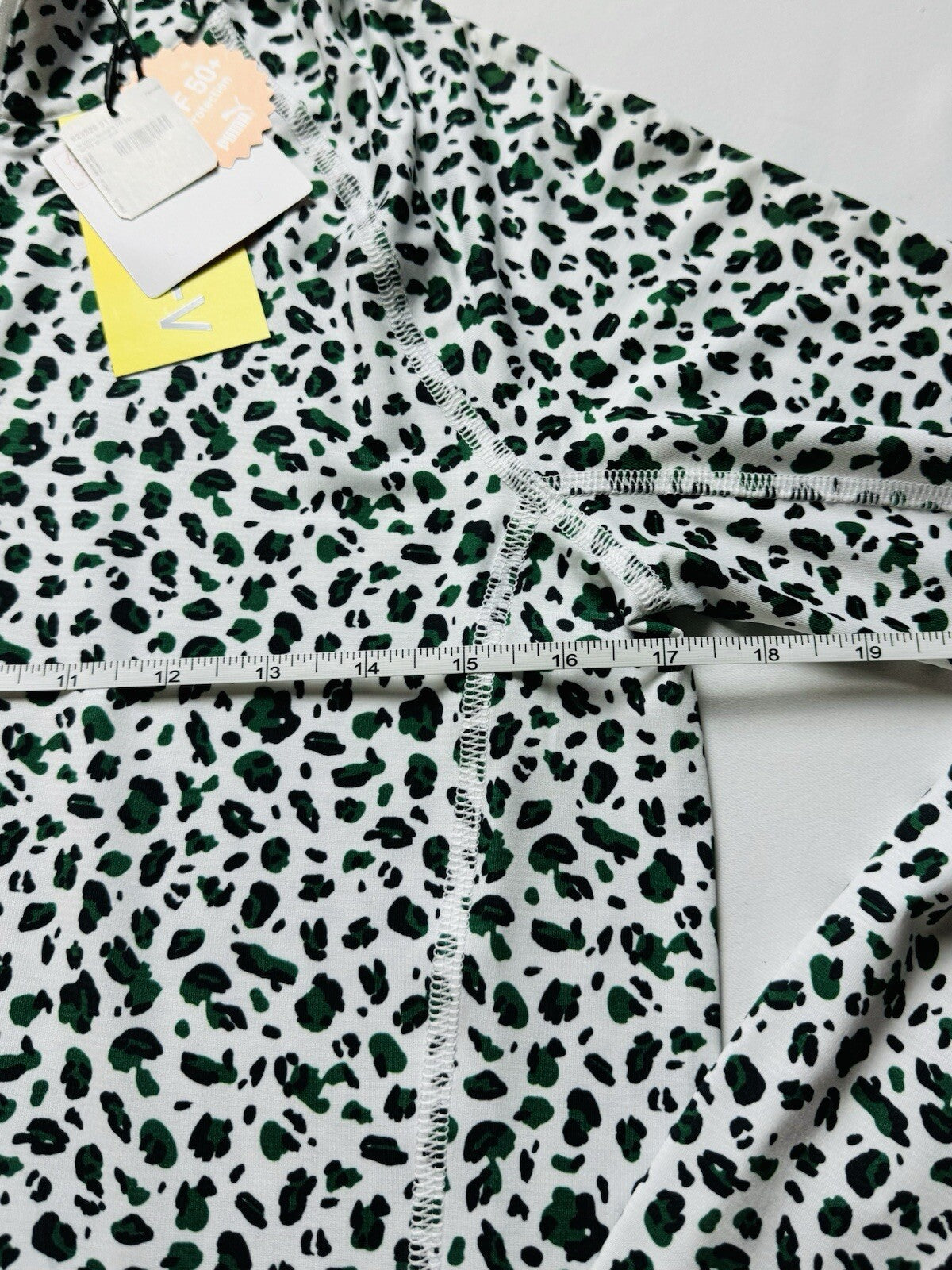 Puma Women's Leopard Print Sweatshirt Size S.   (B.110/2)