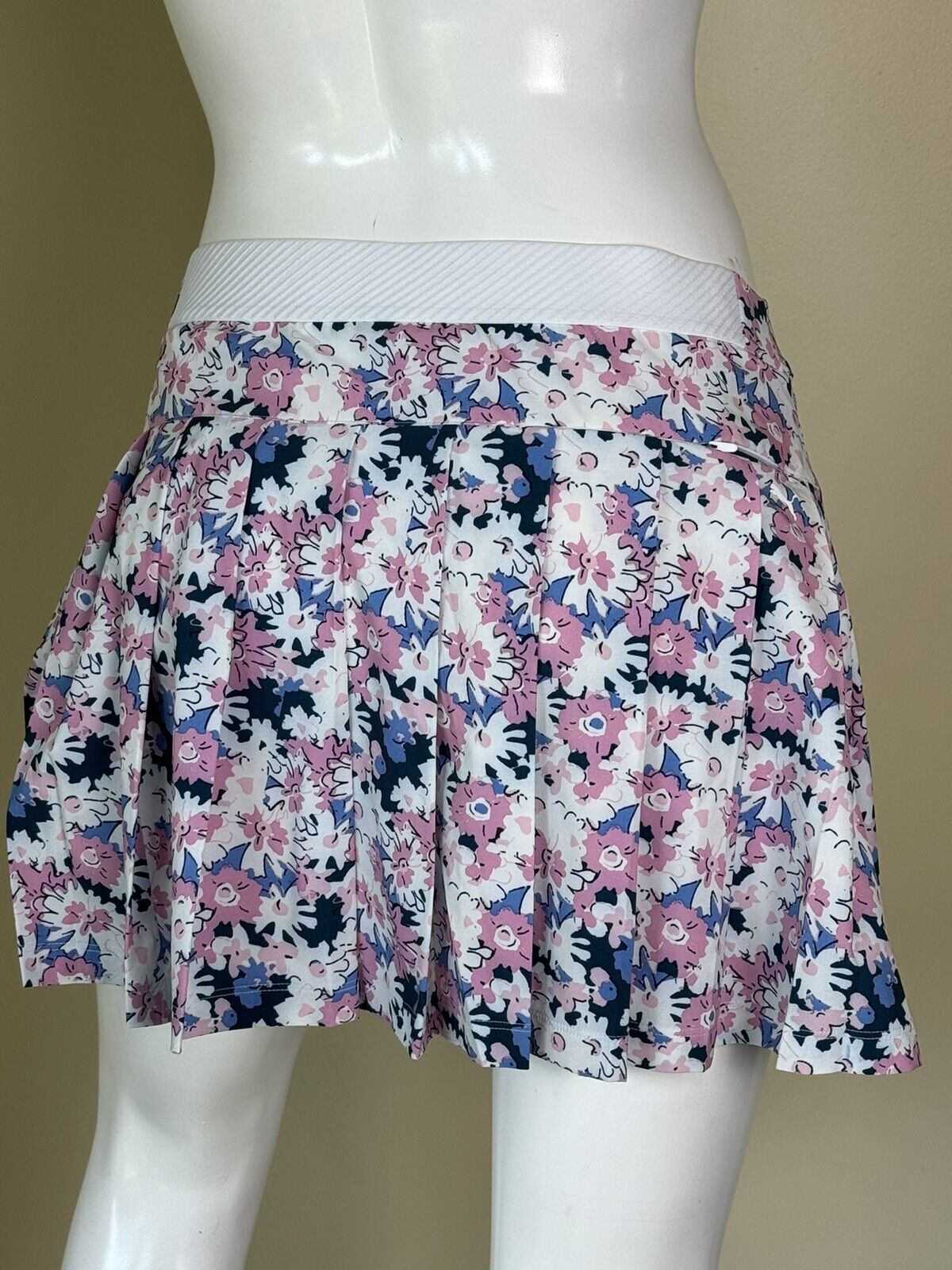 Puma Women’s Golf Skirt Skort Sz S . (02)