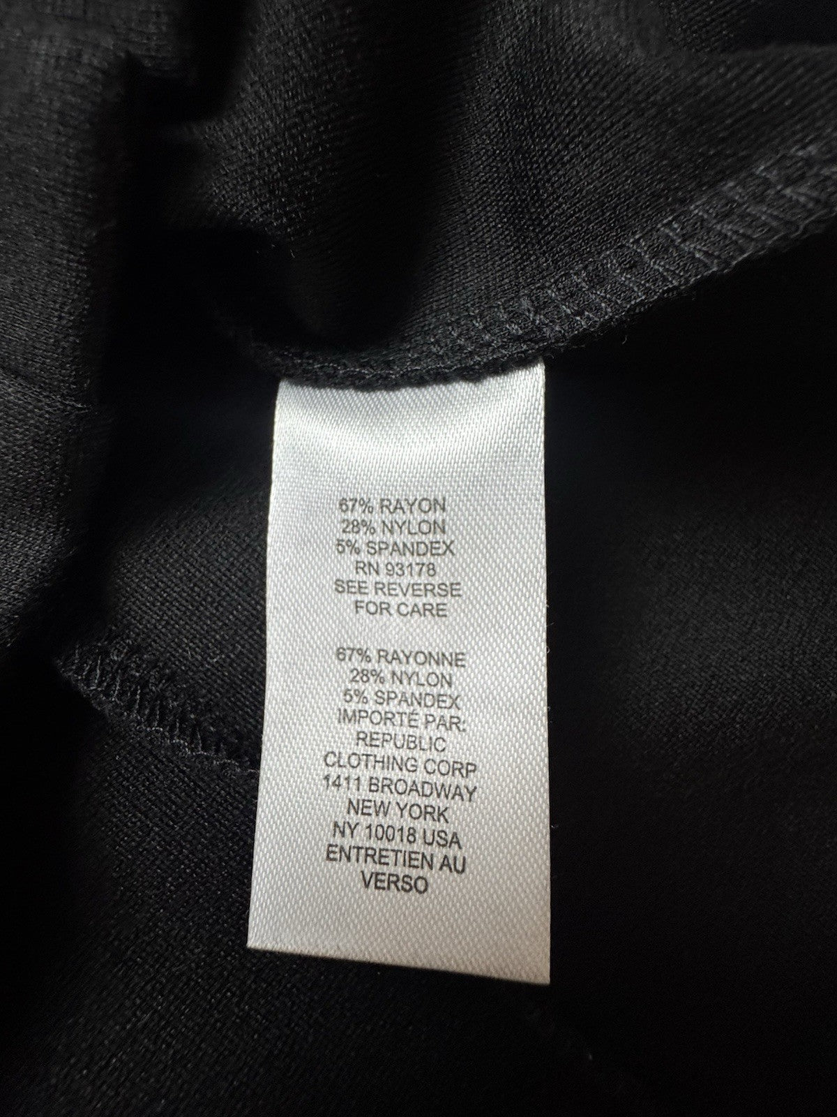 $58 Tahari Women’s Black Button Down Skirt Sz 10.  (B.156)