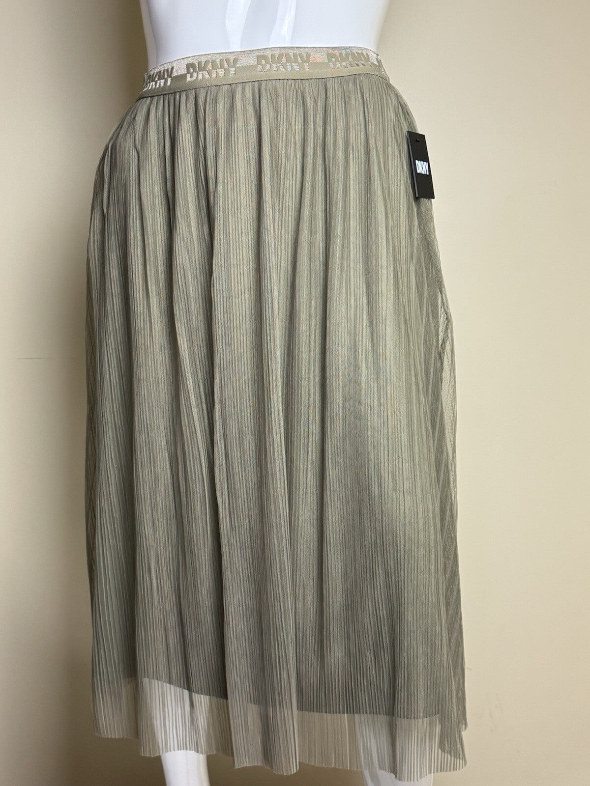 $109 DKNY Women's Pleaded Skirt Sz L.  (B.139)