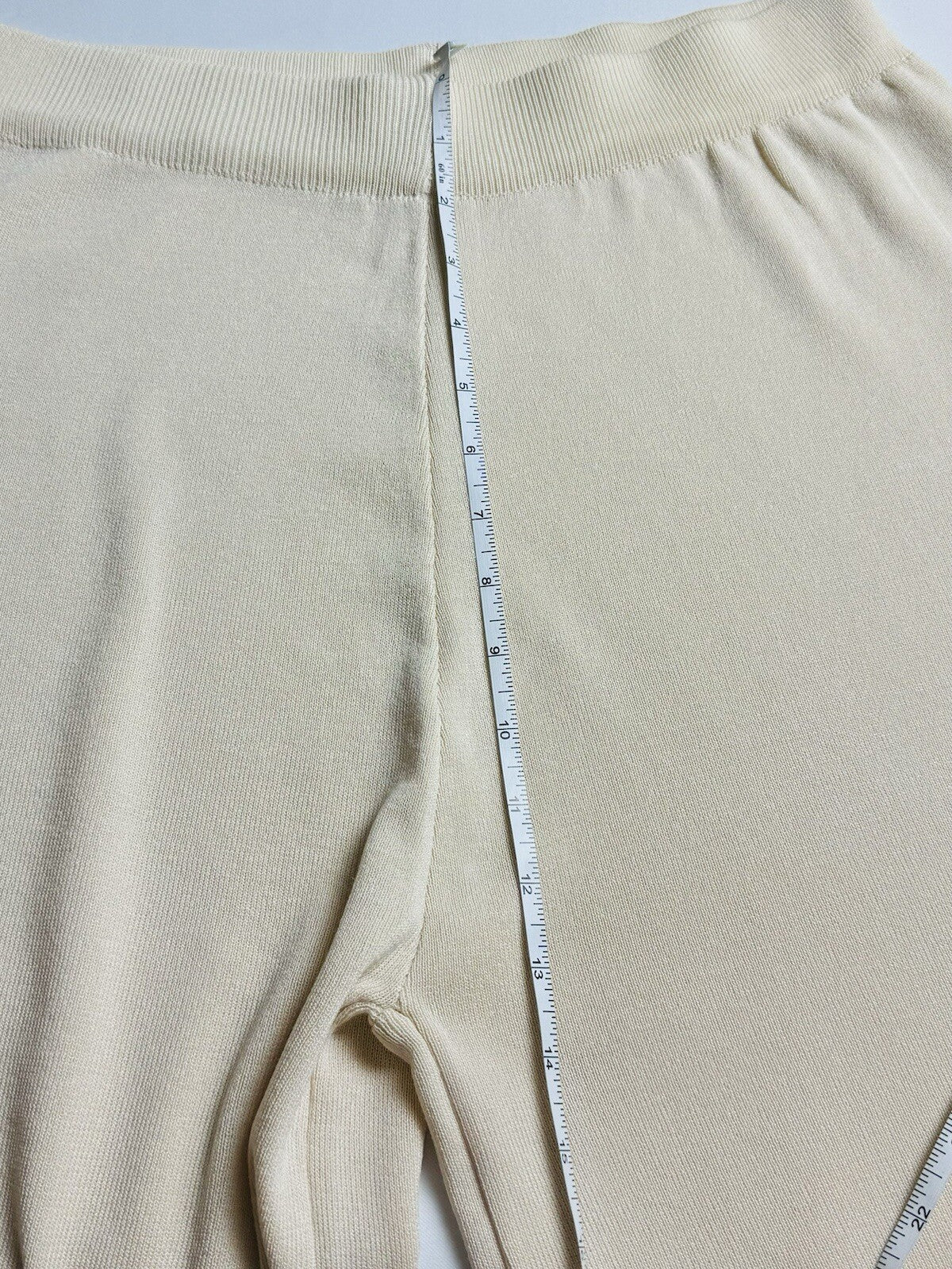 Women’s Beige Pull On Pants Sz XL.  (B.101)