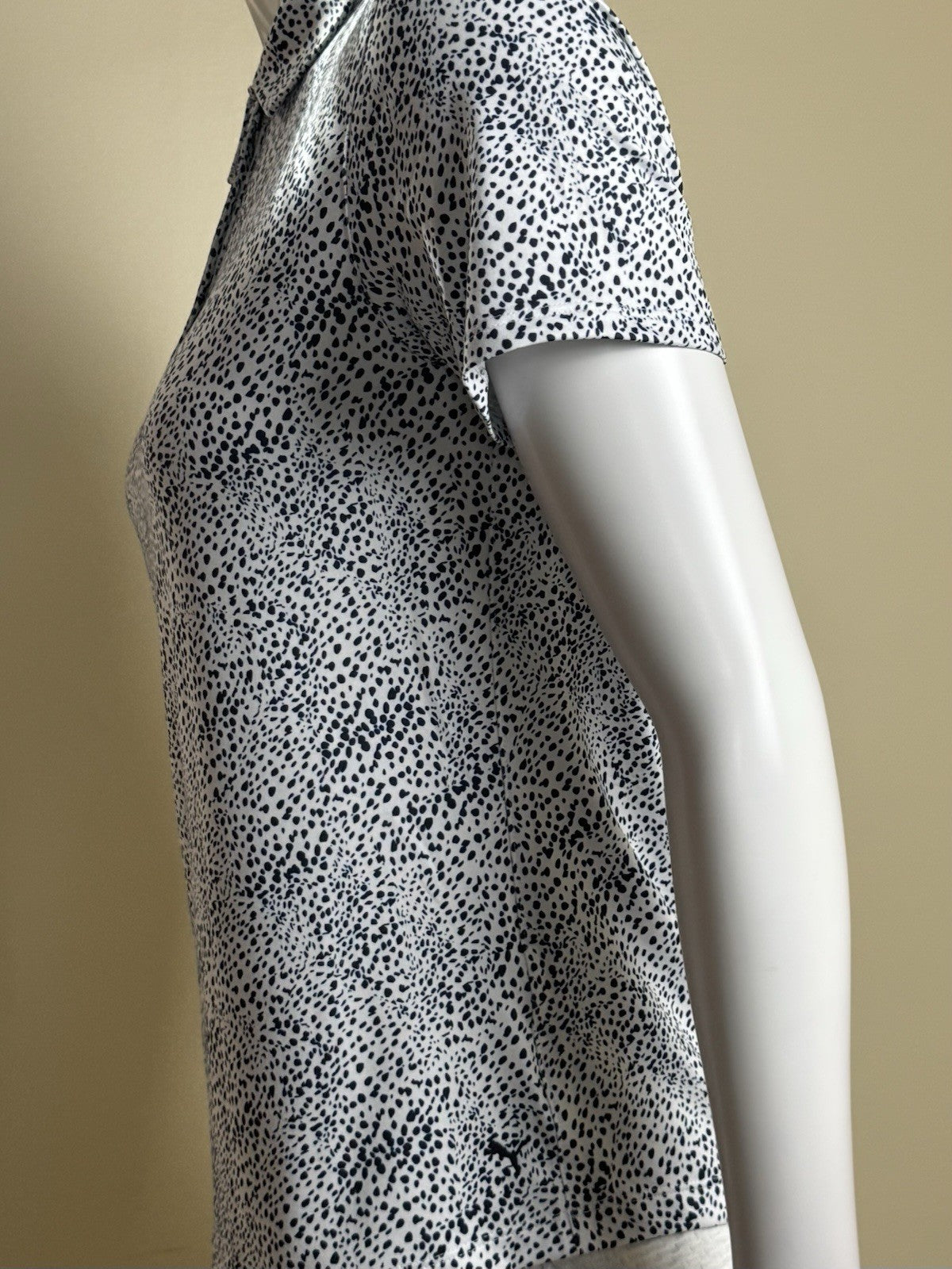 Puma Women’s Golf Shirt Sz S.   (B.174)