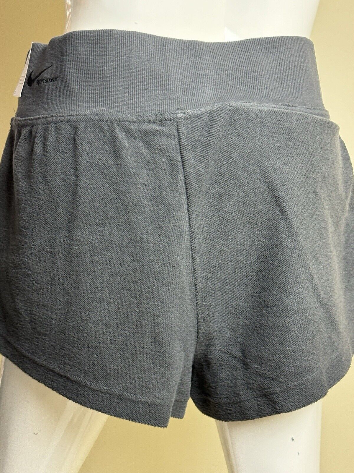 $68 Nike Womens Gray Fleece Shorts Sz XL