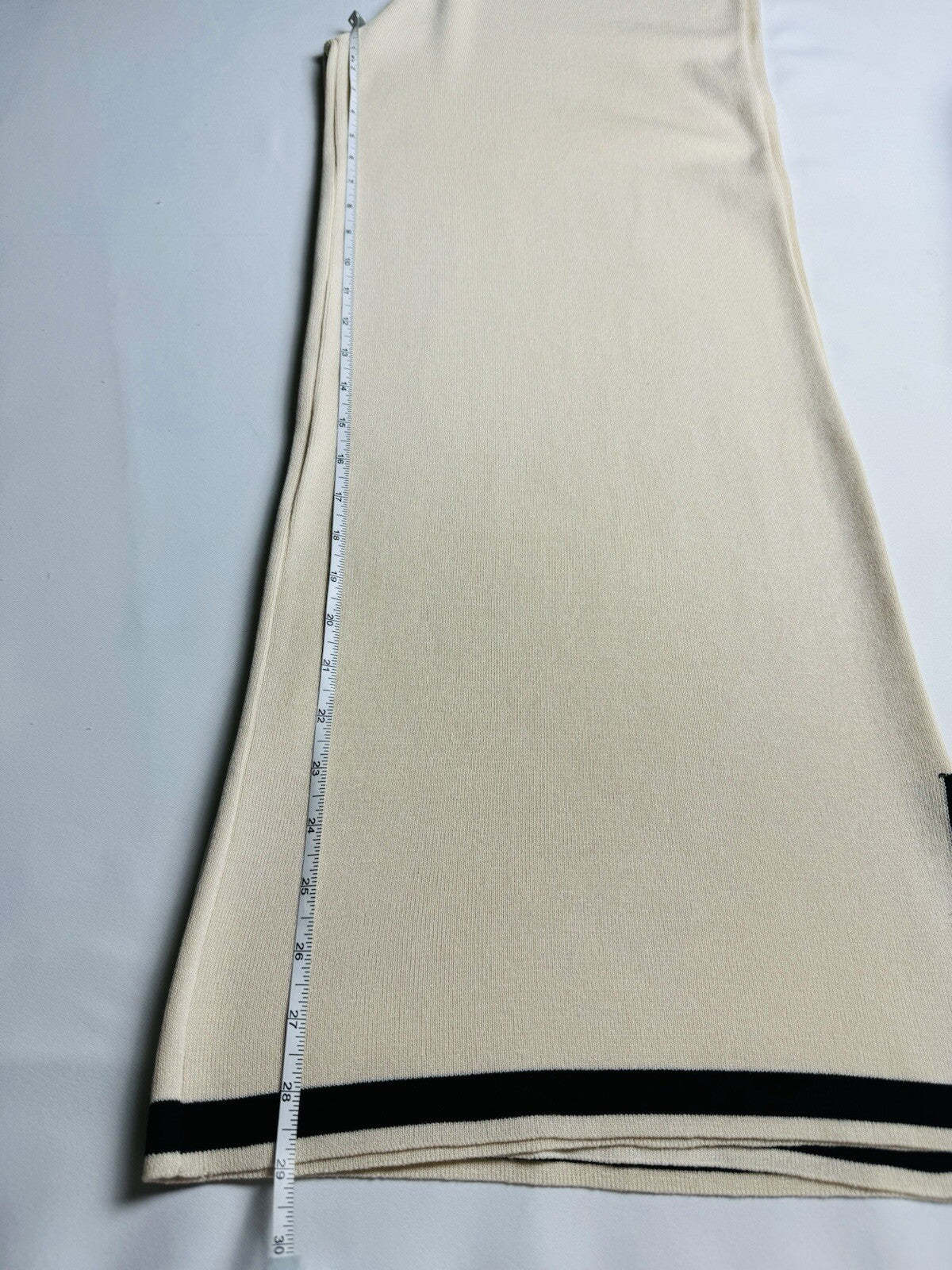 Women’s Beige Pull On Pants Sz XL.  (B.101)