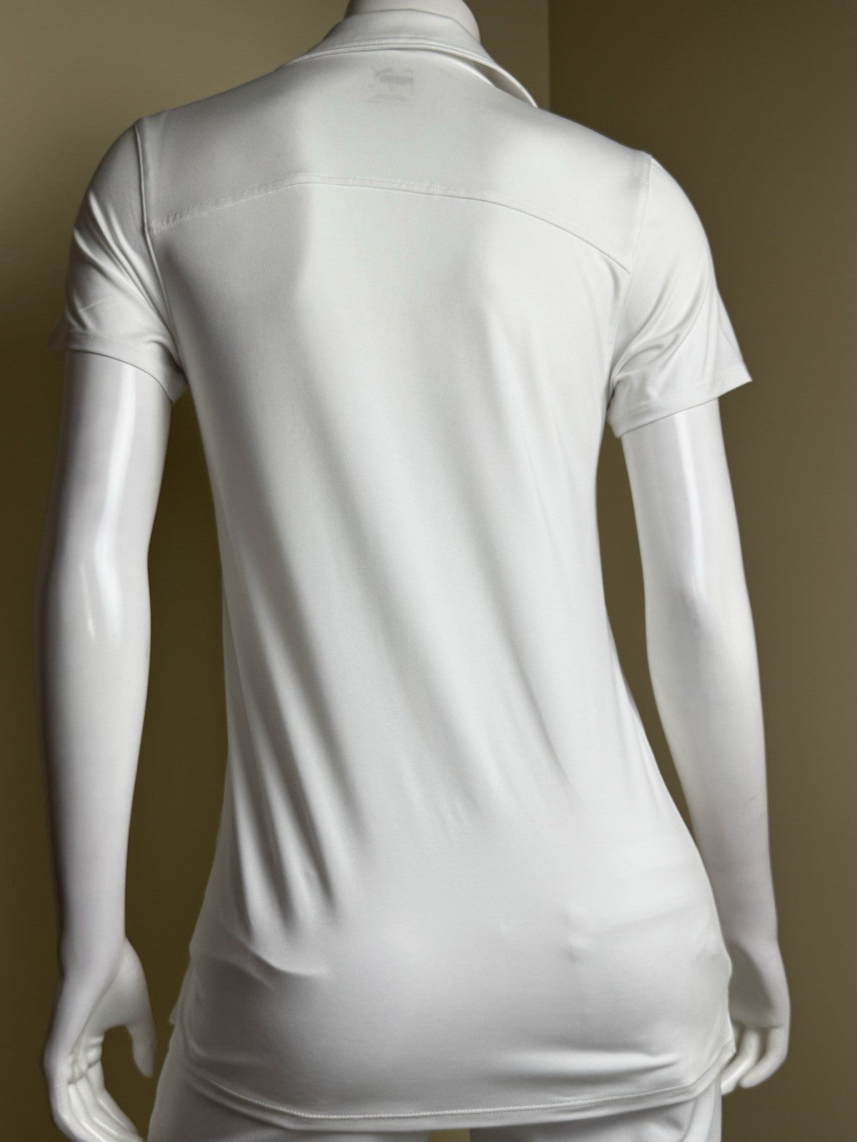Puma Women’s Golf Shirt Sz S.   (B.170)