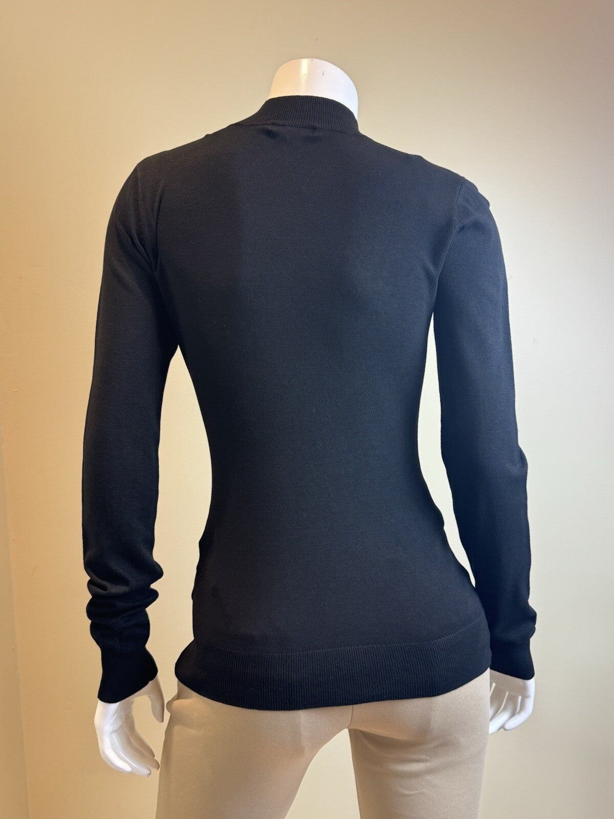 $89 Guess Women’s Rhinestone Logo Sweater Sz M.  (B.115)