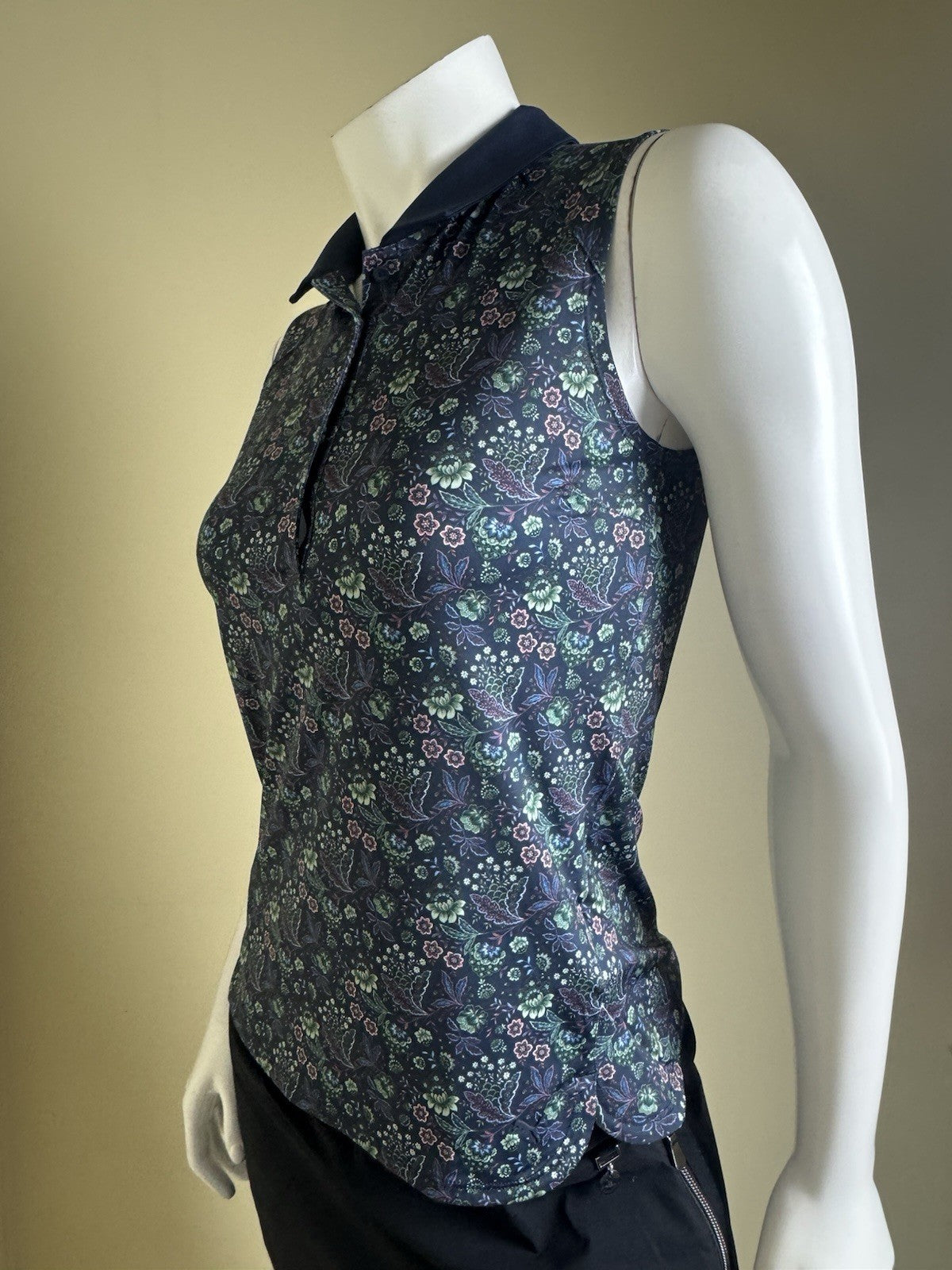 $70 Puma Women’s Golf Shirt Sz XS.   (B.160)