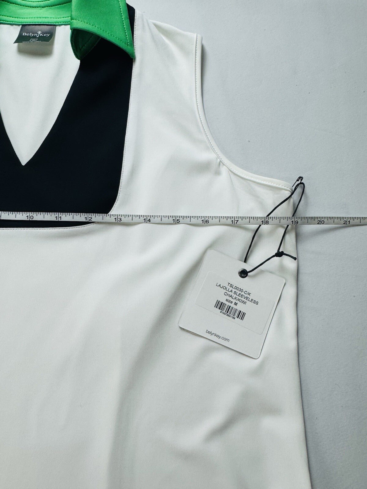 BELYN KEY Women’s Sleeveless Golf Shirt Sz M.    (B.139)