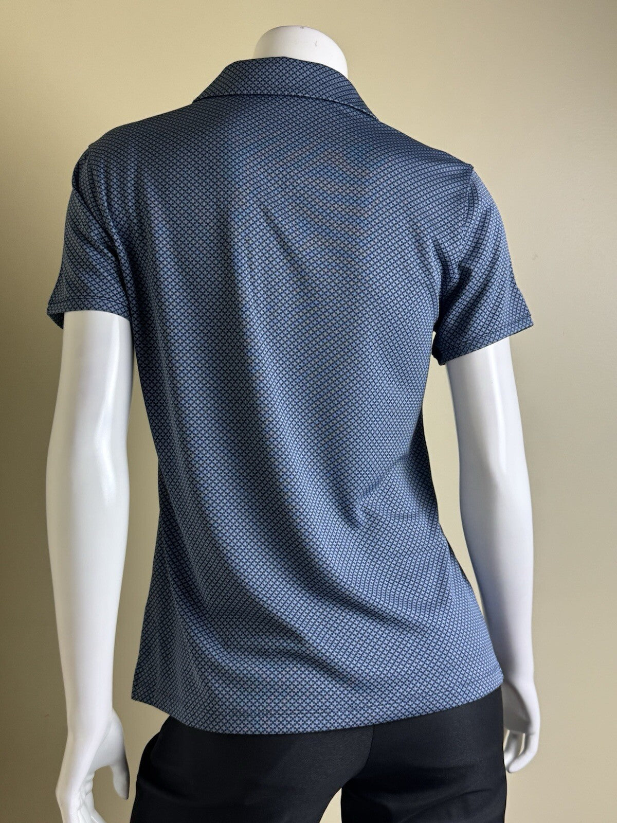 Nike Dri-fit Women’s Golf Shirt Sz S.    (B.39)