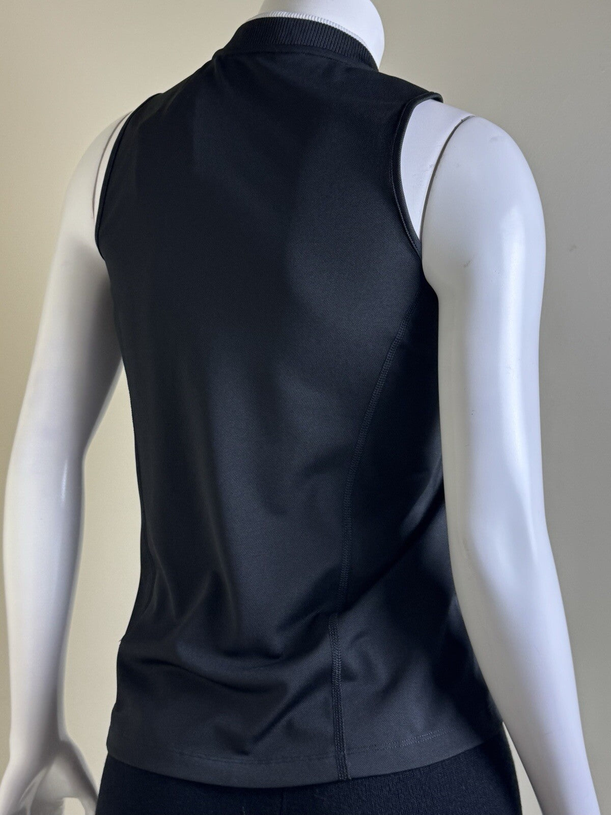 Puma Women’s Golf Shirt Sleeveless Sz S.  (B.130/1)