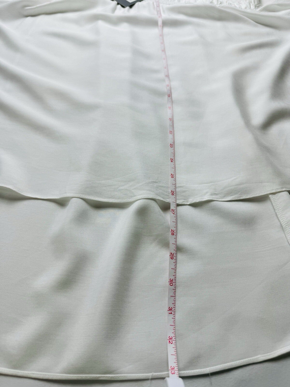 Rain Women’s White Blouse Sz L Shirt. (B.54)