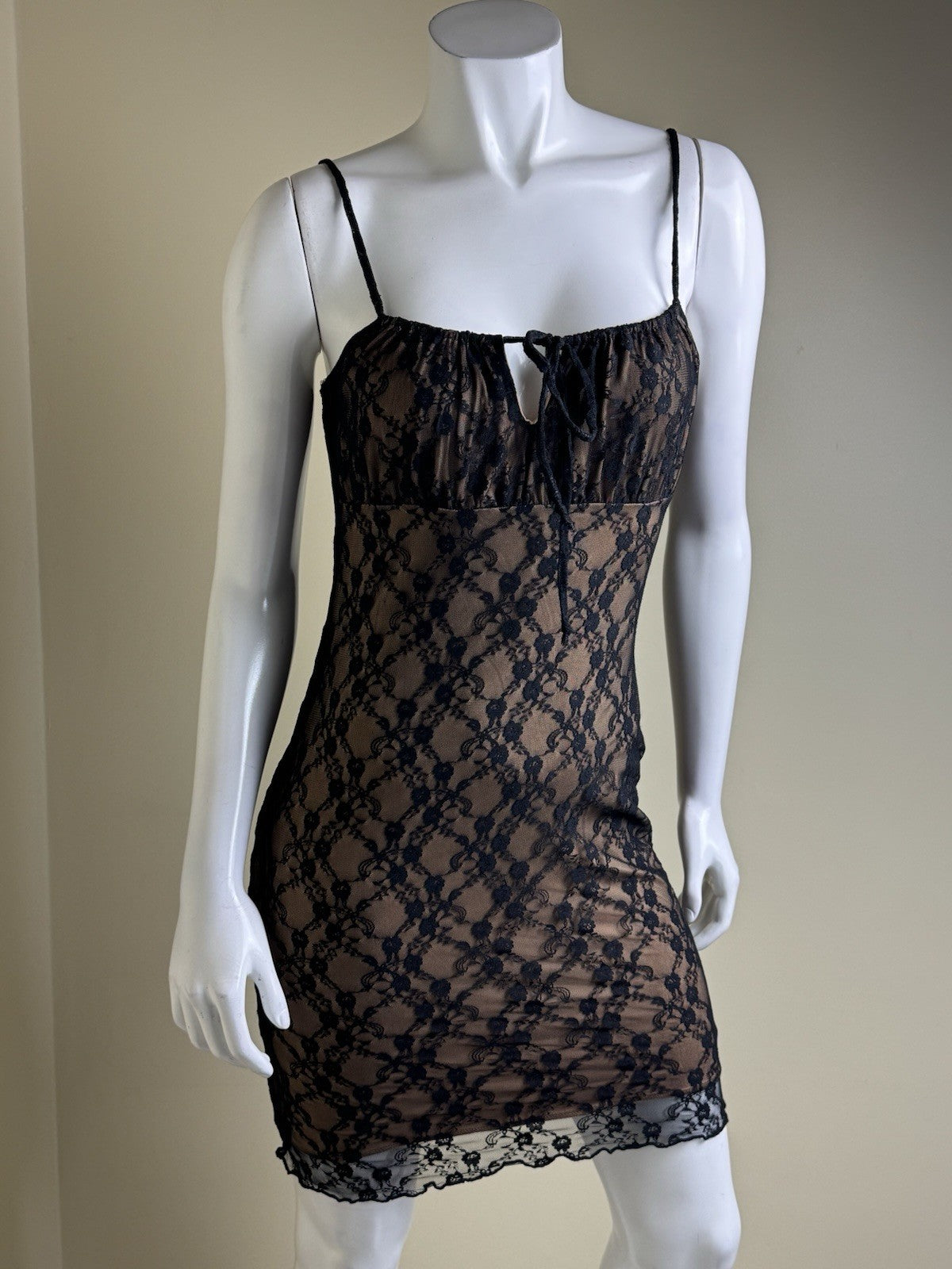 HALEY & JUNE Women’s Black Lace Dress Size L.      (B.05)