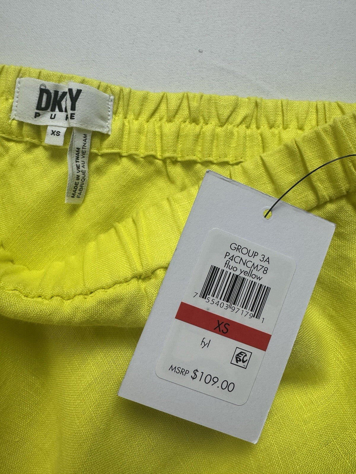 $109 DKNY Women's Neon Skirt Sz XS.  (B.142)