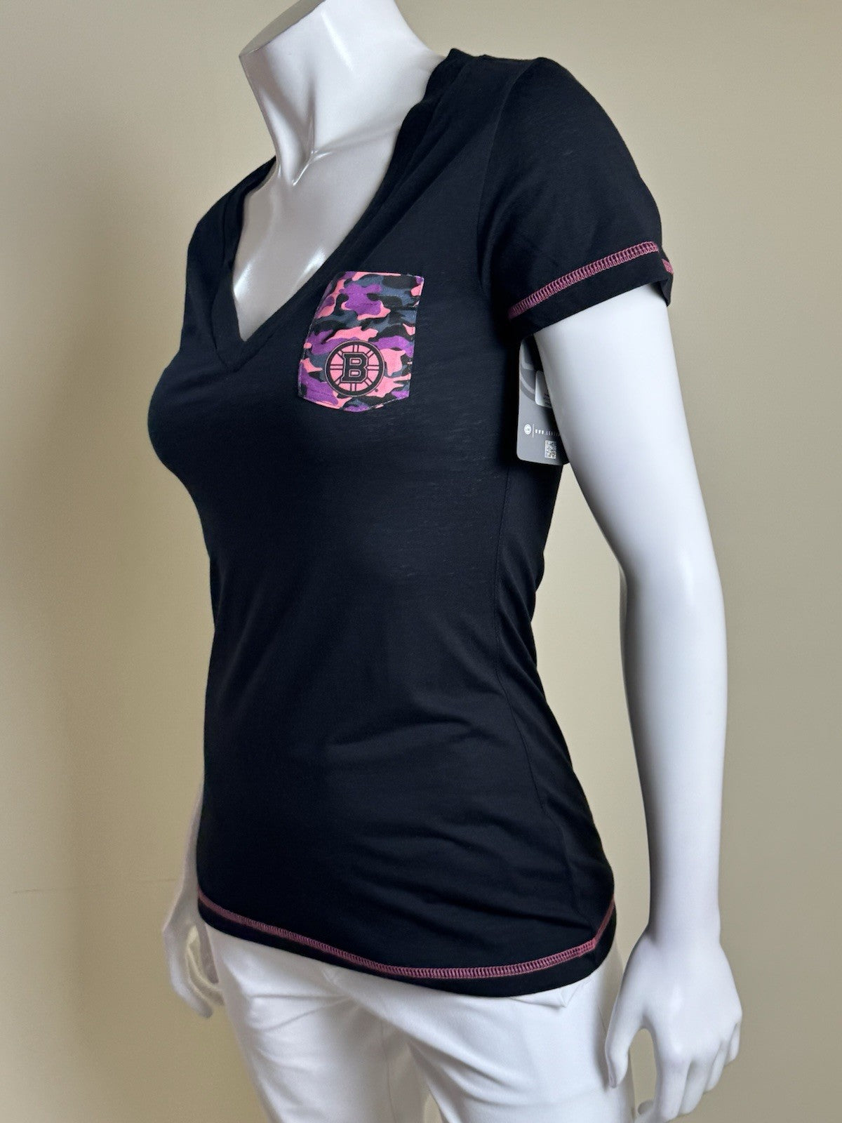 LeverWear Women's T-shirt Sz M   (B.172)