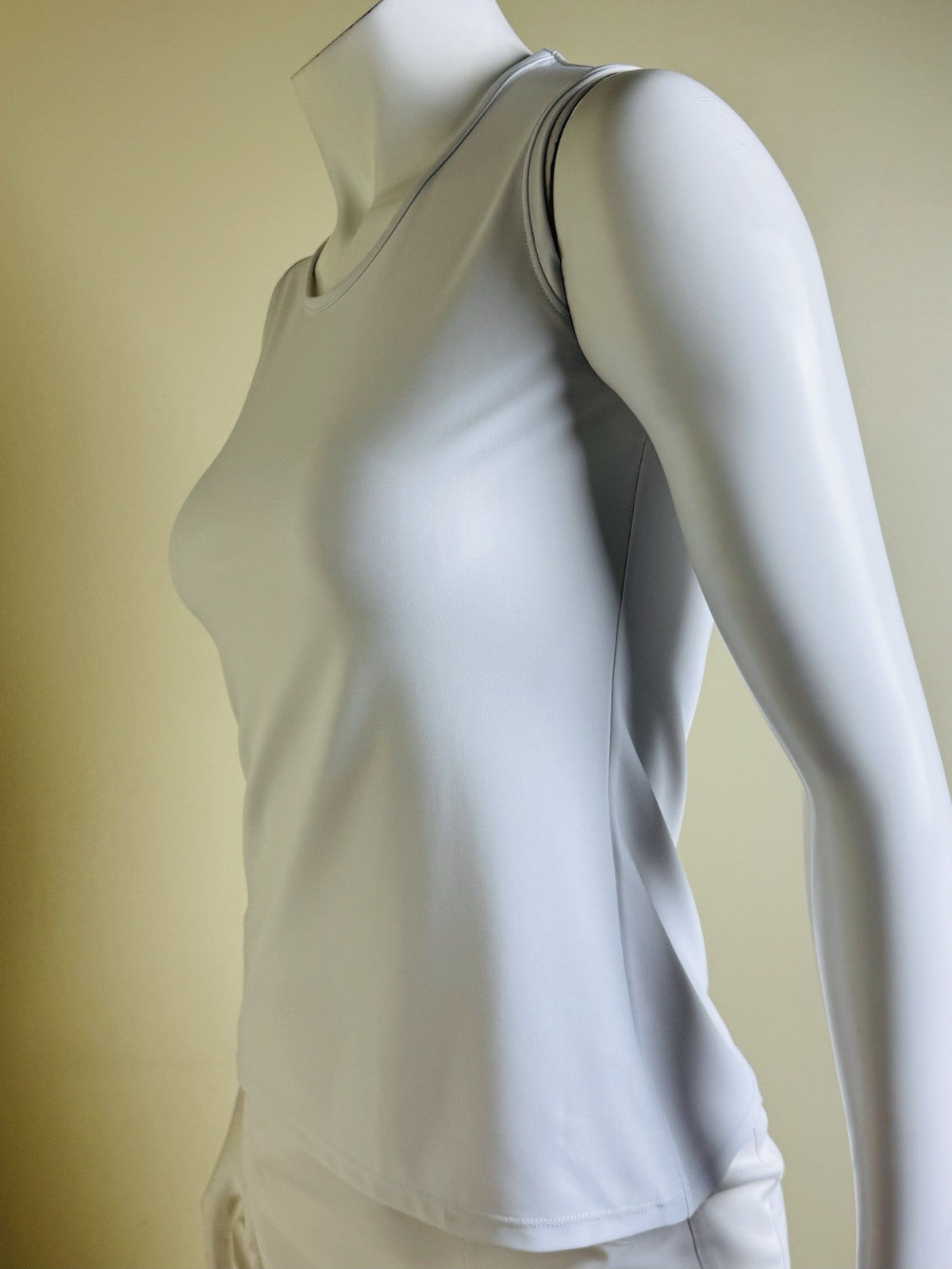 Skort Obsession Women's Sleeveless Golf Tank Top Sz L.      (B.160)
