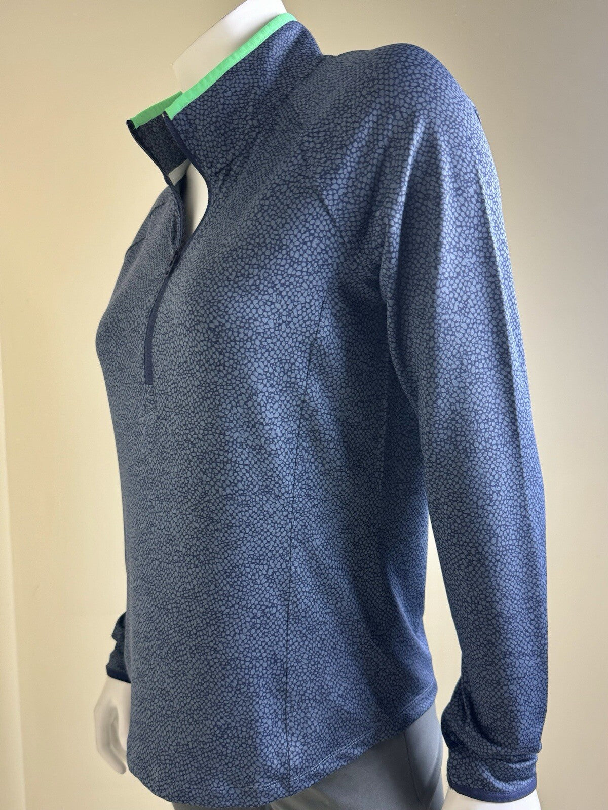 Under Armour Women's Golf Sweatshirt Size M. (B.111)