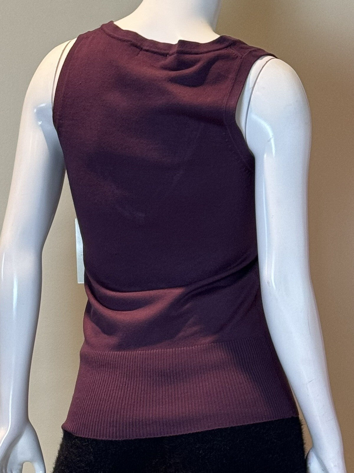 $230 Vertigo Paris Women’s Eggplant Color Top Size M      (B.68))