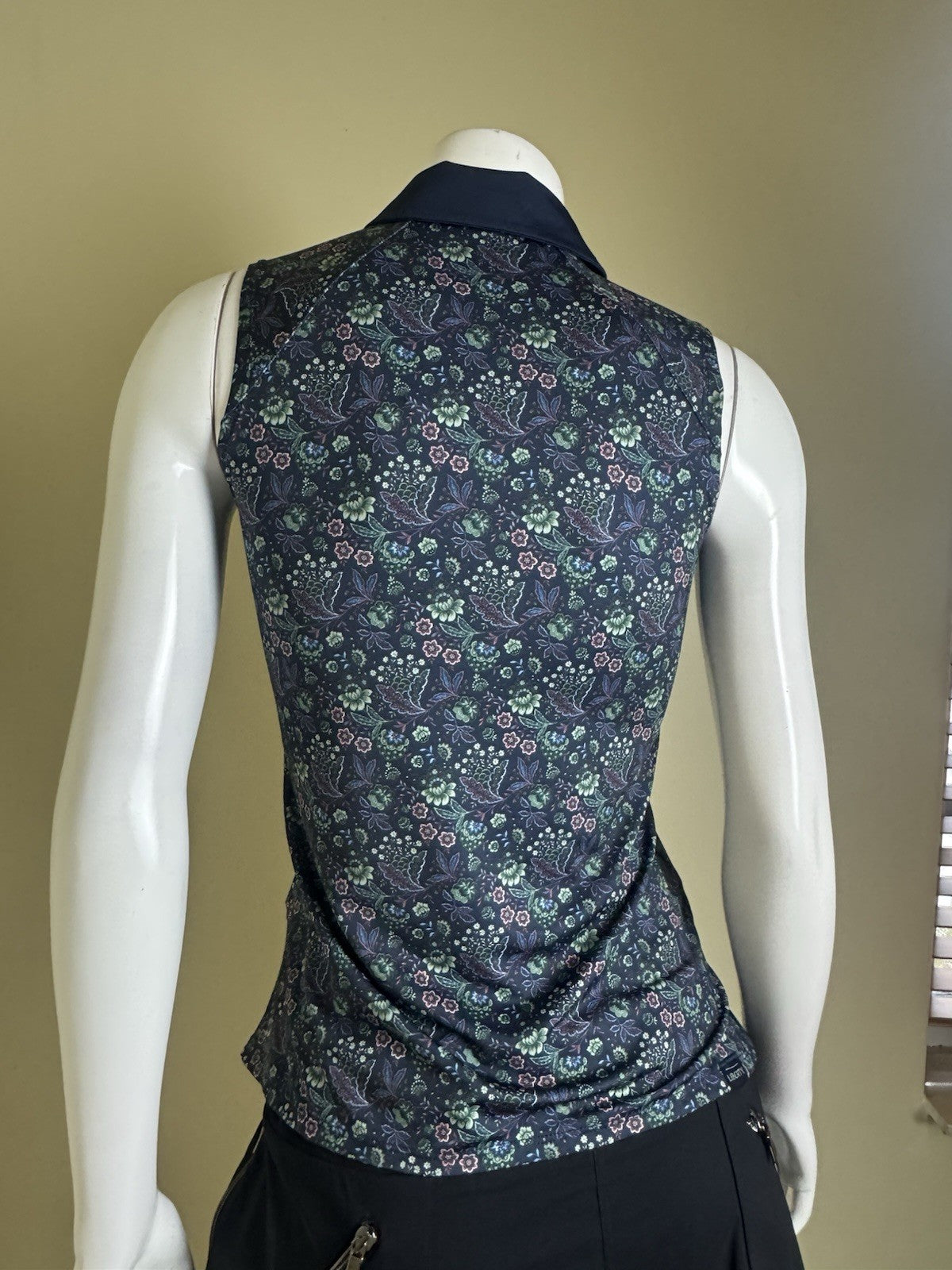 $70 Puma Women’s Golf Shirt Sz XS.   (B.160)