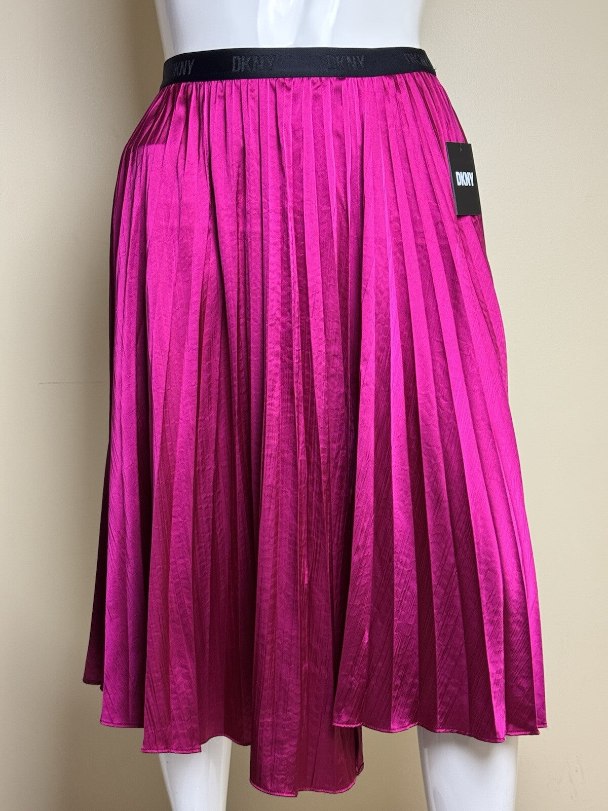 $109 DKNY Women's Pleaded Skirt Sz XS.  (B.139)