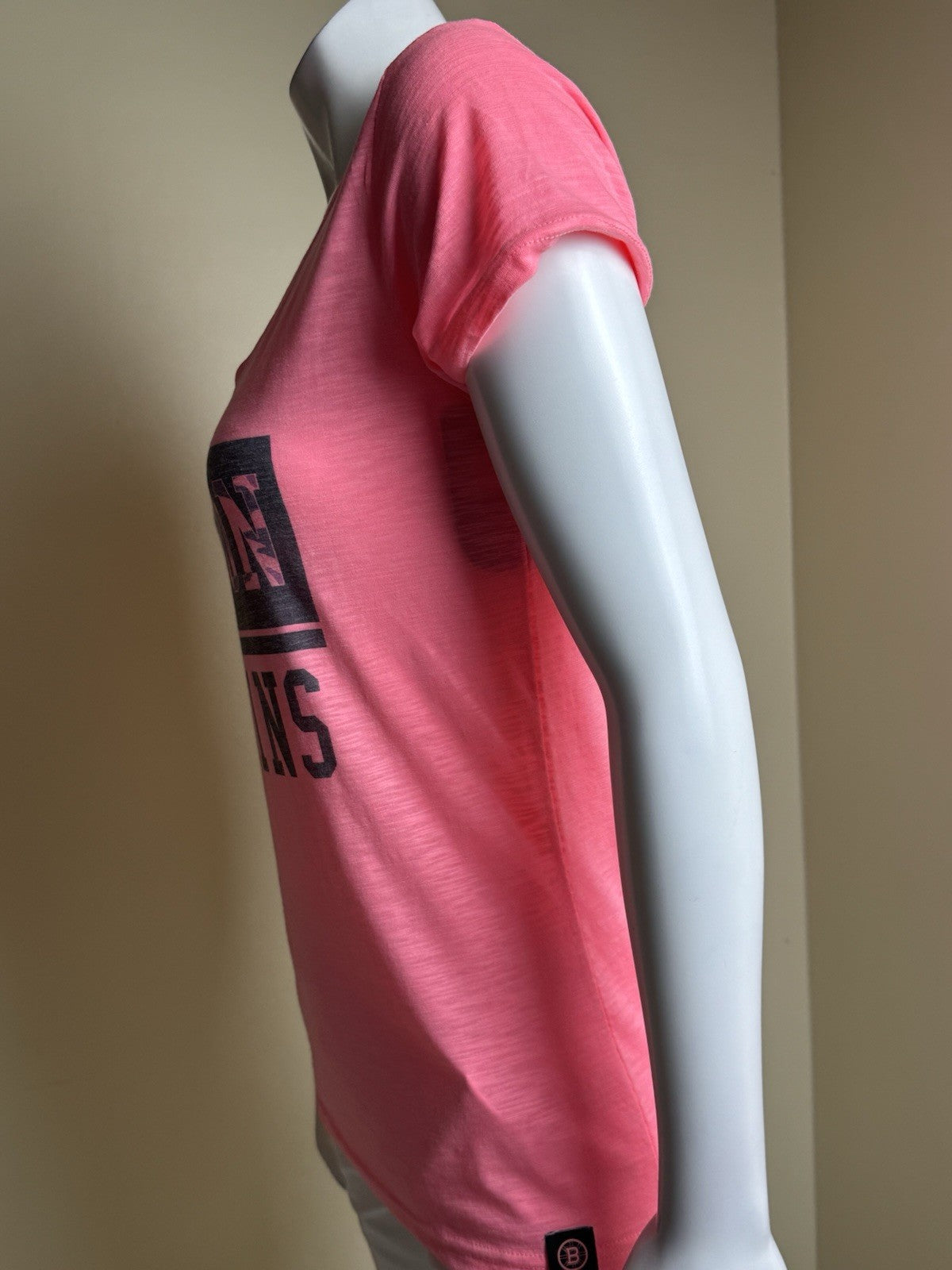 LeverWear Women's Boston Logo shirt Sz M   (B.170)