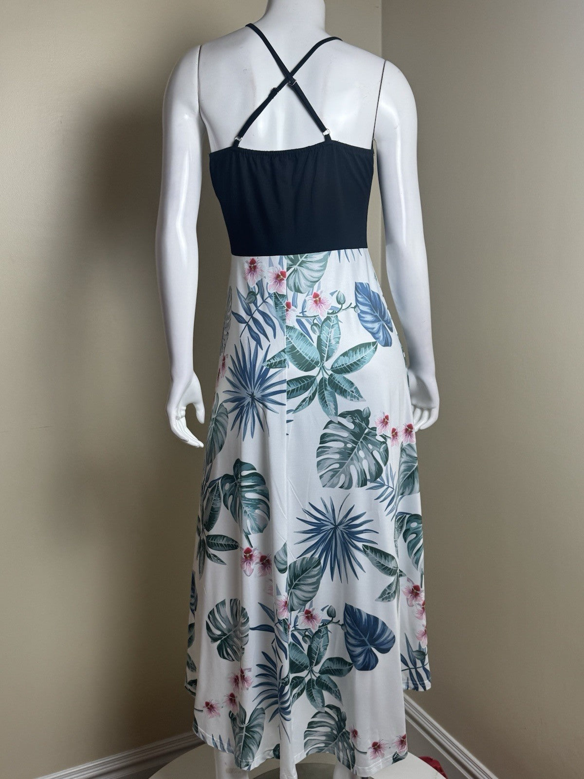 KILIG Women' s Sleeveless Floral Dress Sz L.    (B.168)