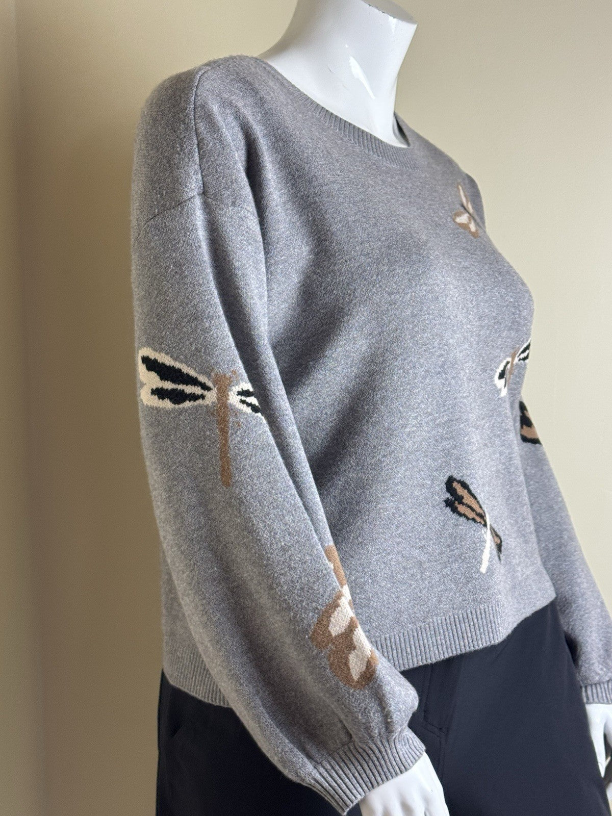 $89 ELLEN TRACY Women’s Dragon Flies Print Sweater Size XL.     (B.191)