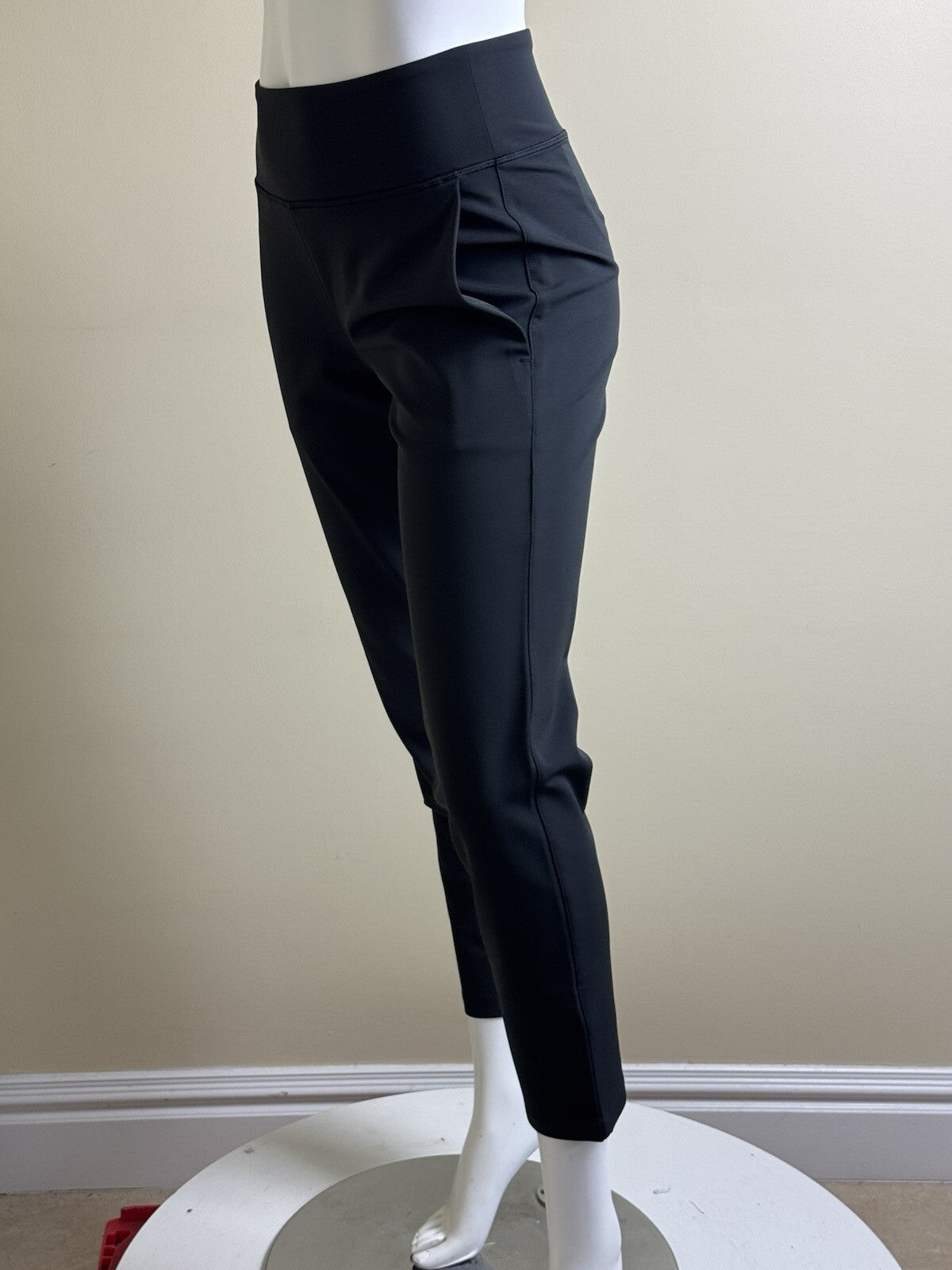 Puma Women’s Black Range Joggers Sz S.   (B.125/1)